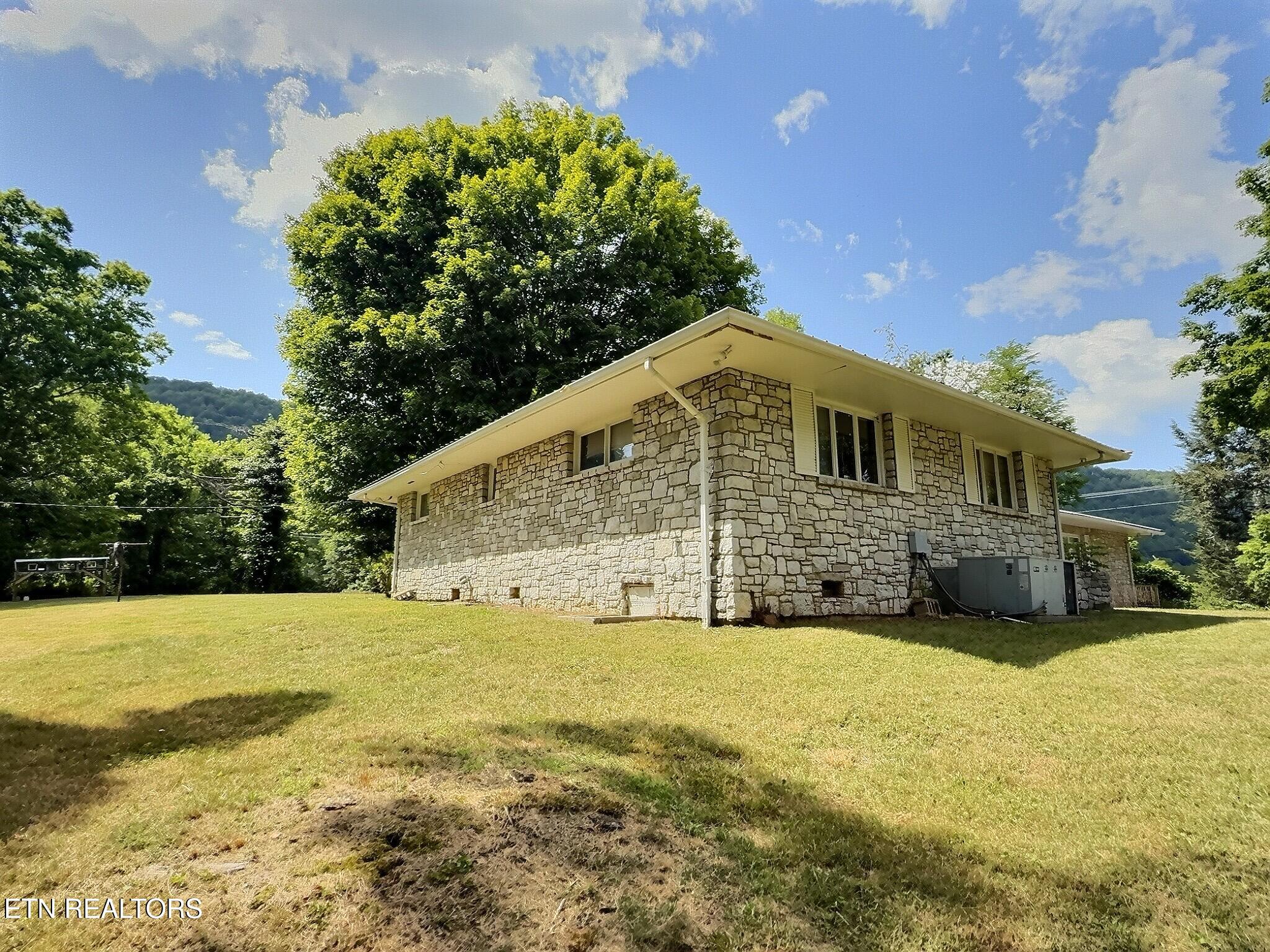 1206 Back Valley Road Lafollette TN 37766