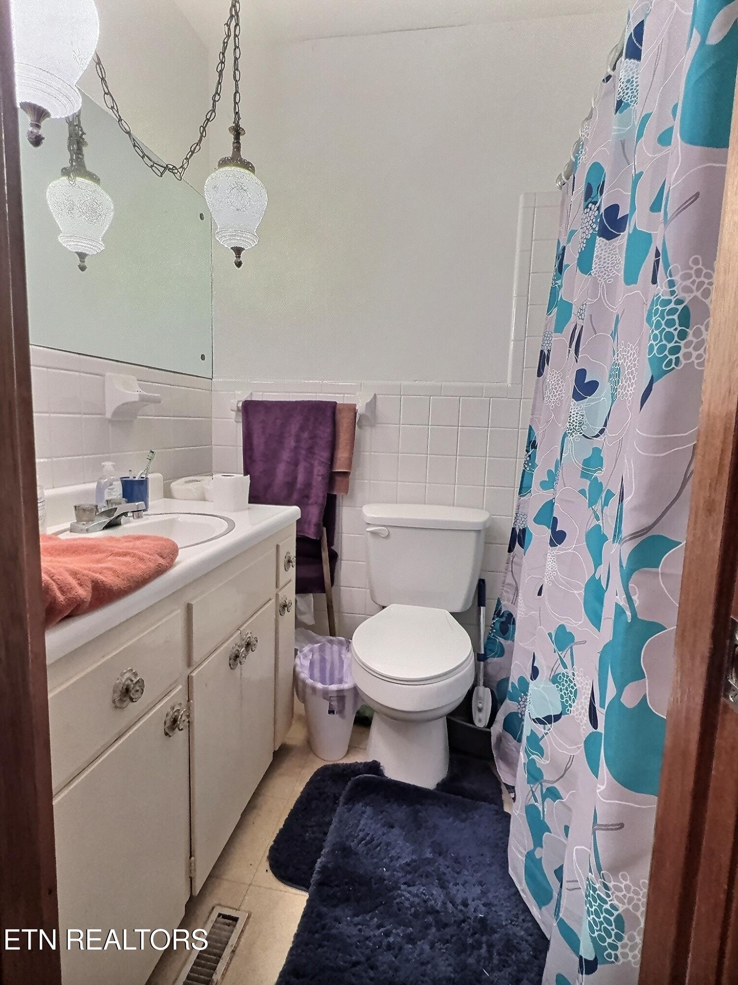 1206 Back Valley Road Lafollette TN 37766