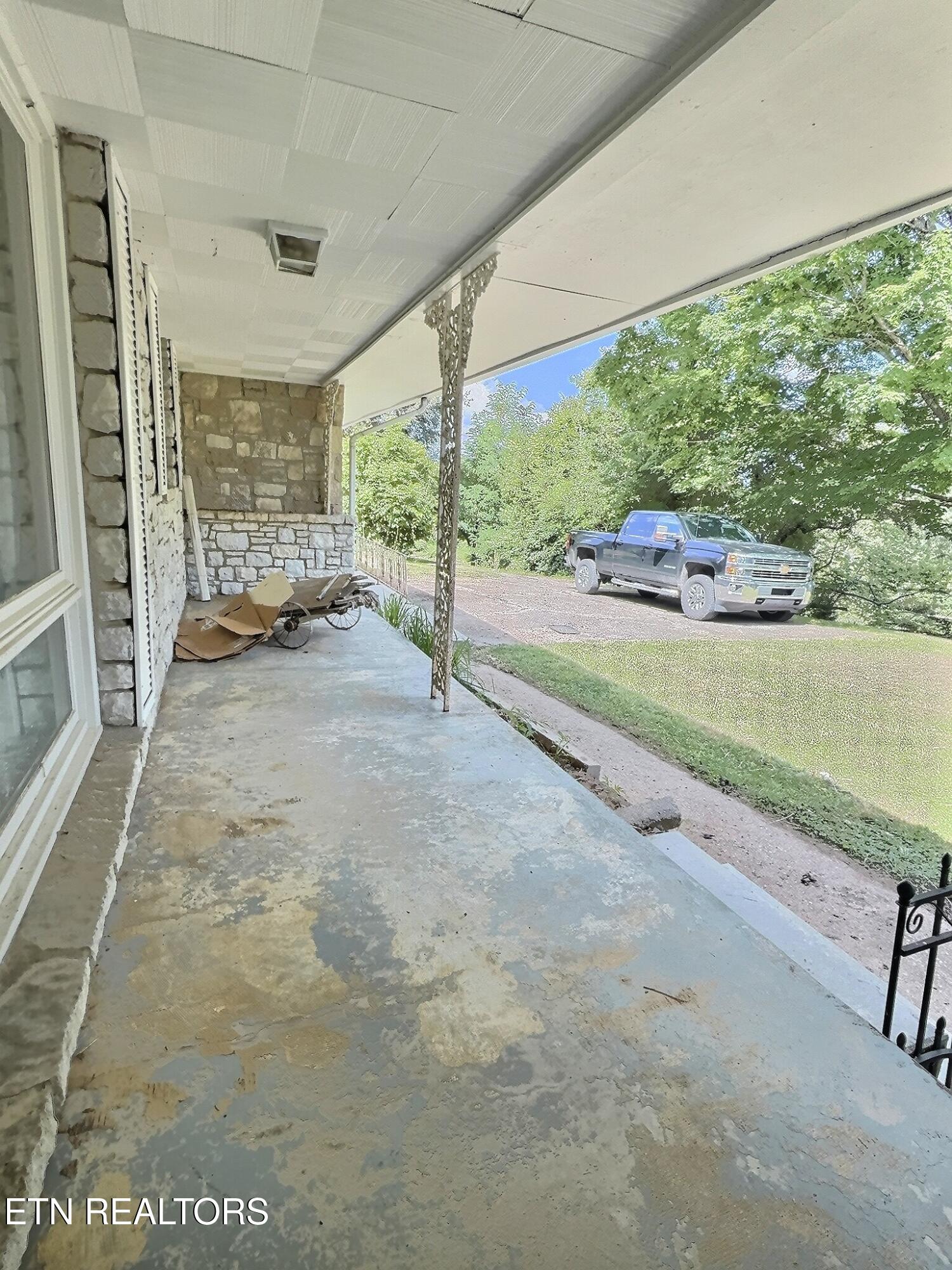 1206 Back Valley Road Lafollette TN 37766