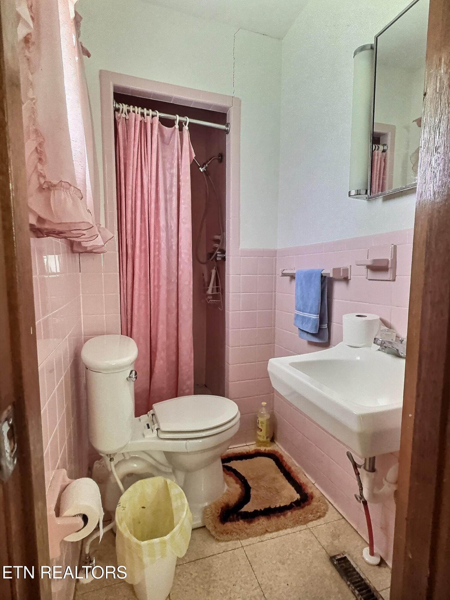 1206 Back Valley Road Lafollette TN 37766