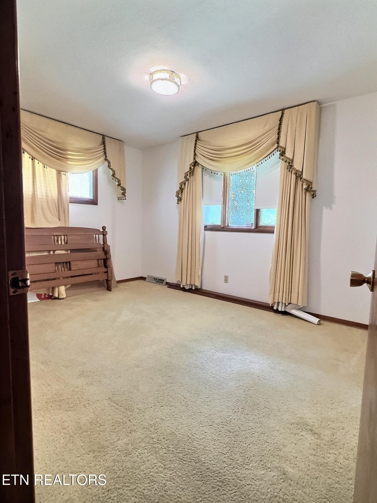 1206 Back Valley Road Lafollette TN 37766