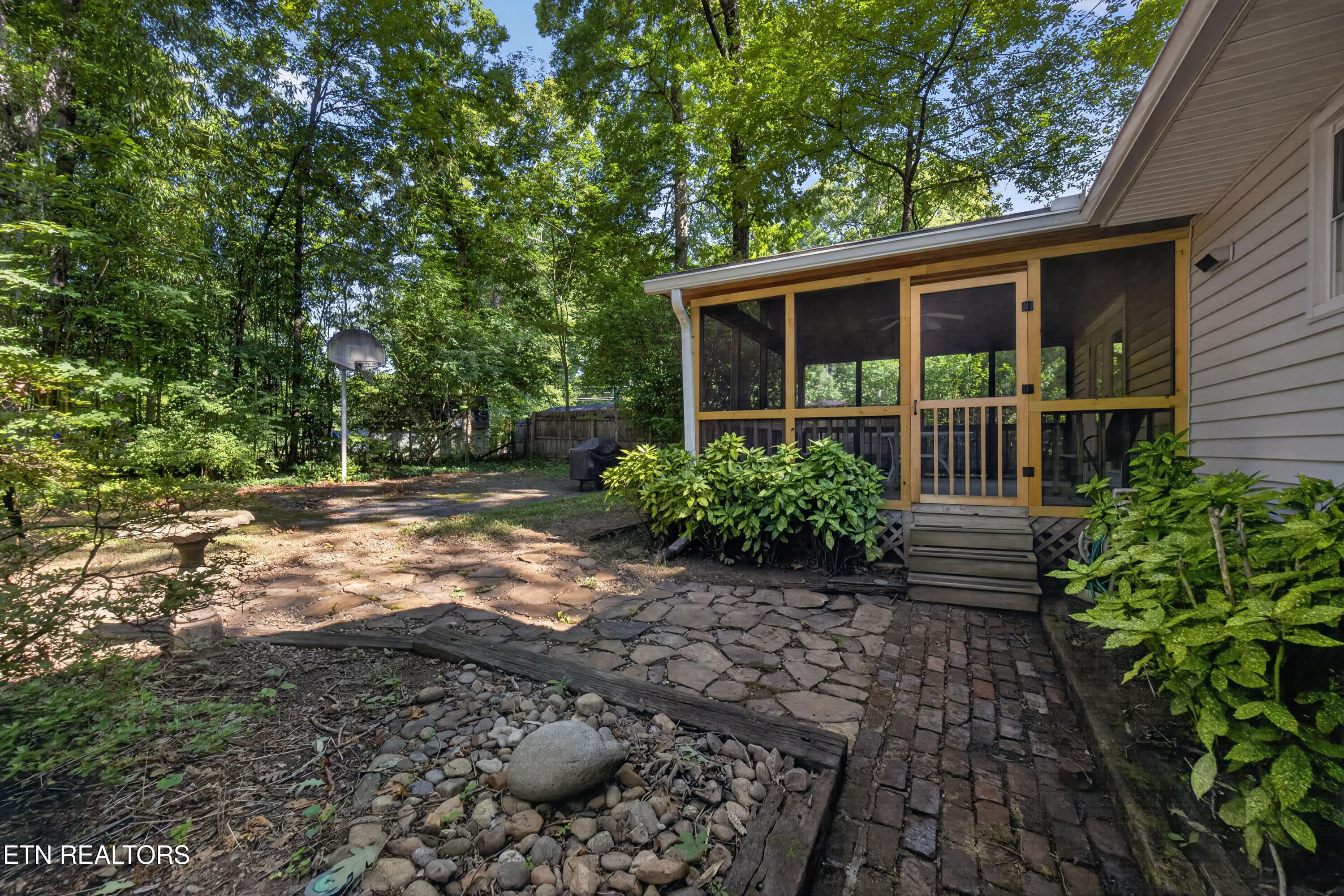 1107 Burning Trail Knoxville TN 37909