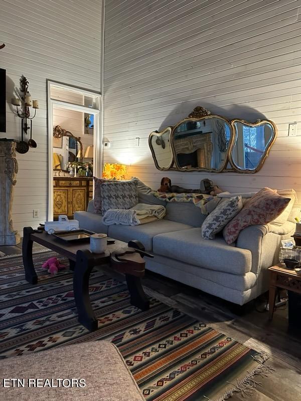 135 White Creek Court Deer Lodge TN 37726