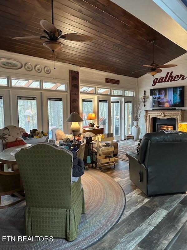 135 White Creek Court Deer Lodge TN 37726