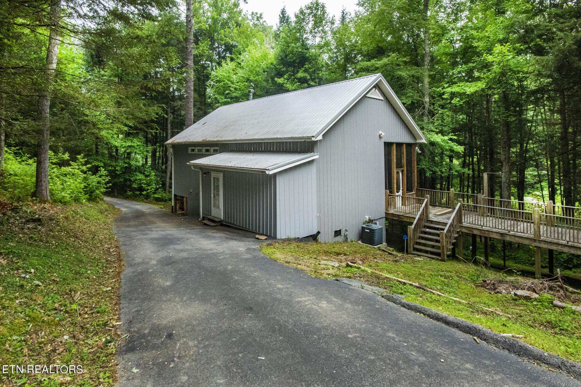 135 White Creek Court Deer Lodge TN 37726