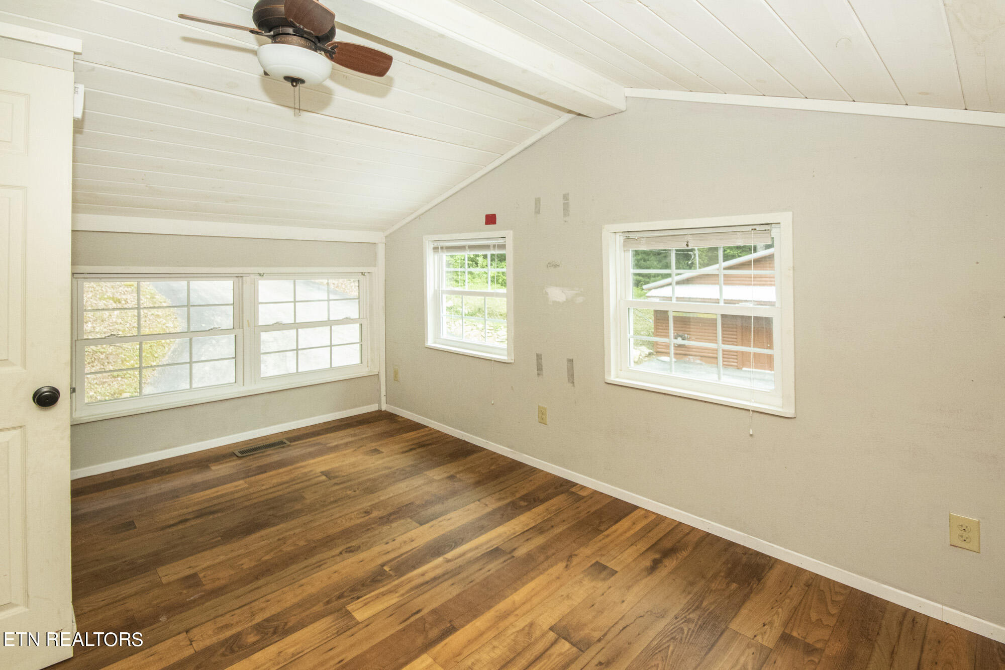 135 White Creek Court Deer Lodge TN 37726