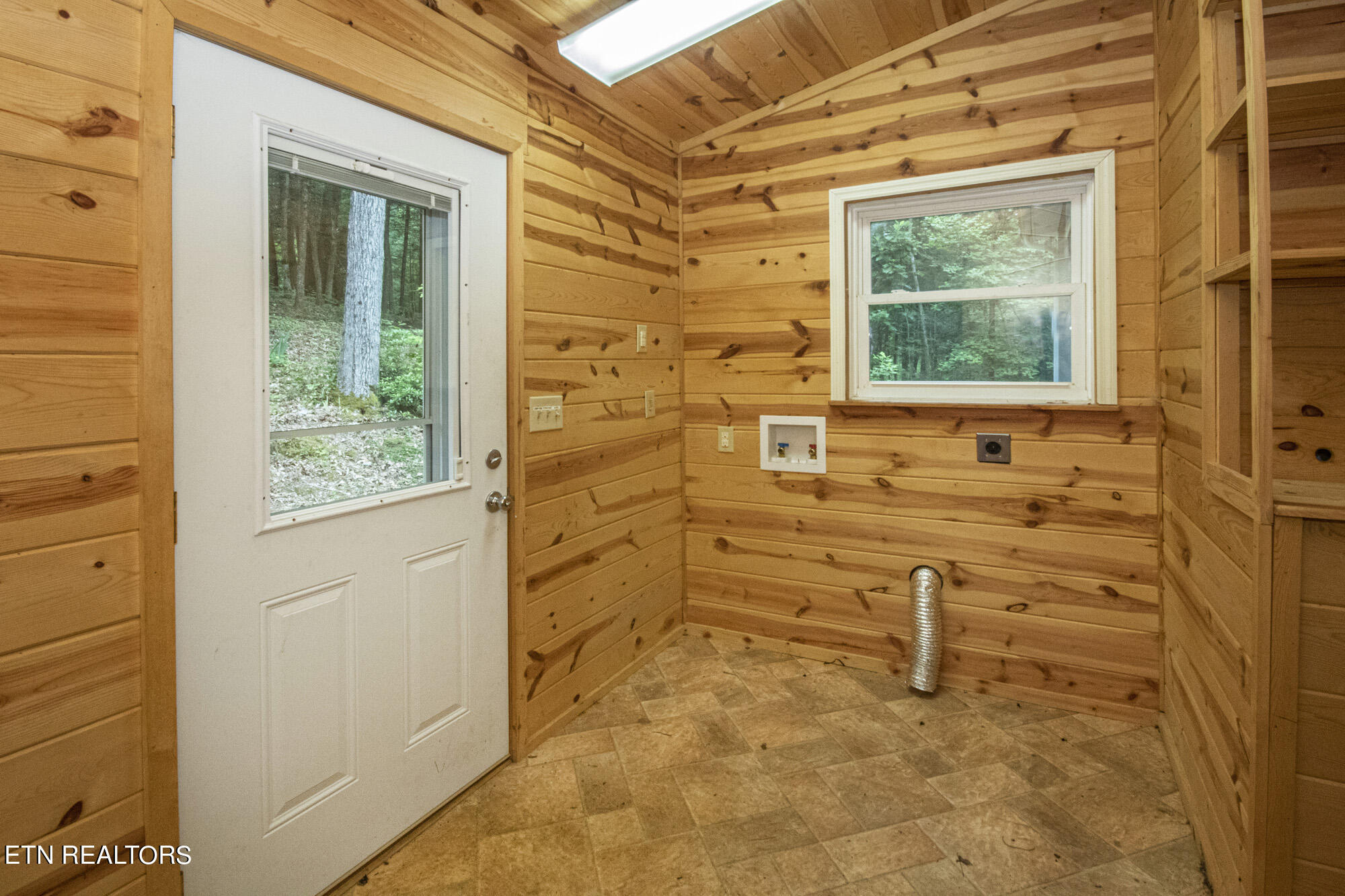 135 White Creek Court Deer Lodge TN 37726