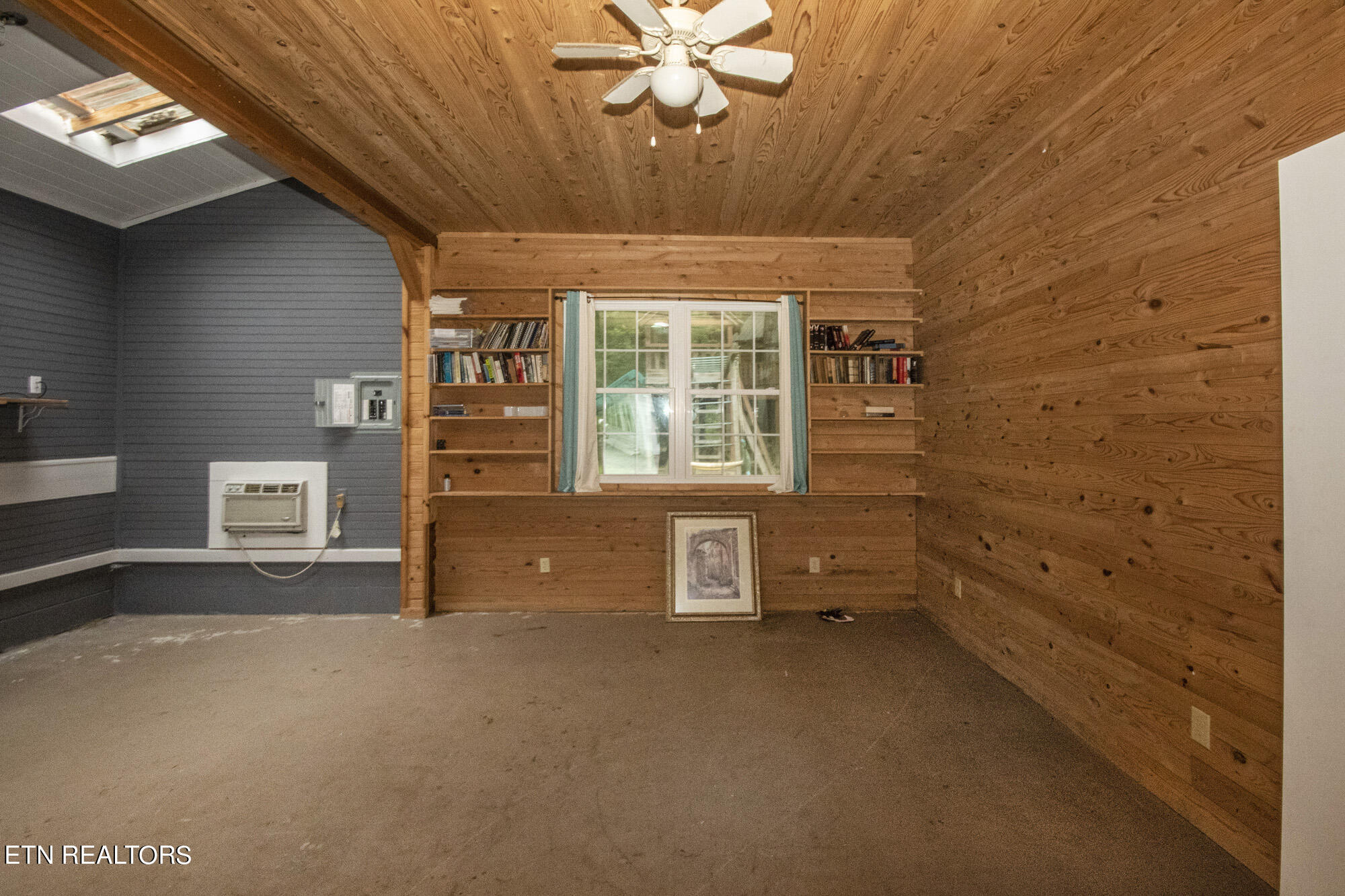 135 White Creek Court Deer Lodge TN 37726