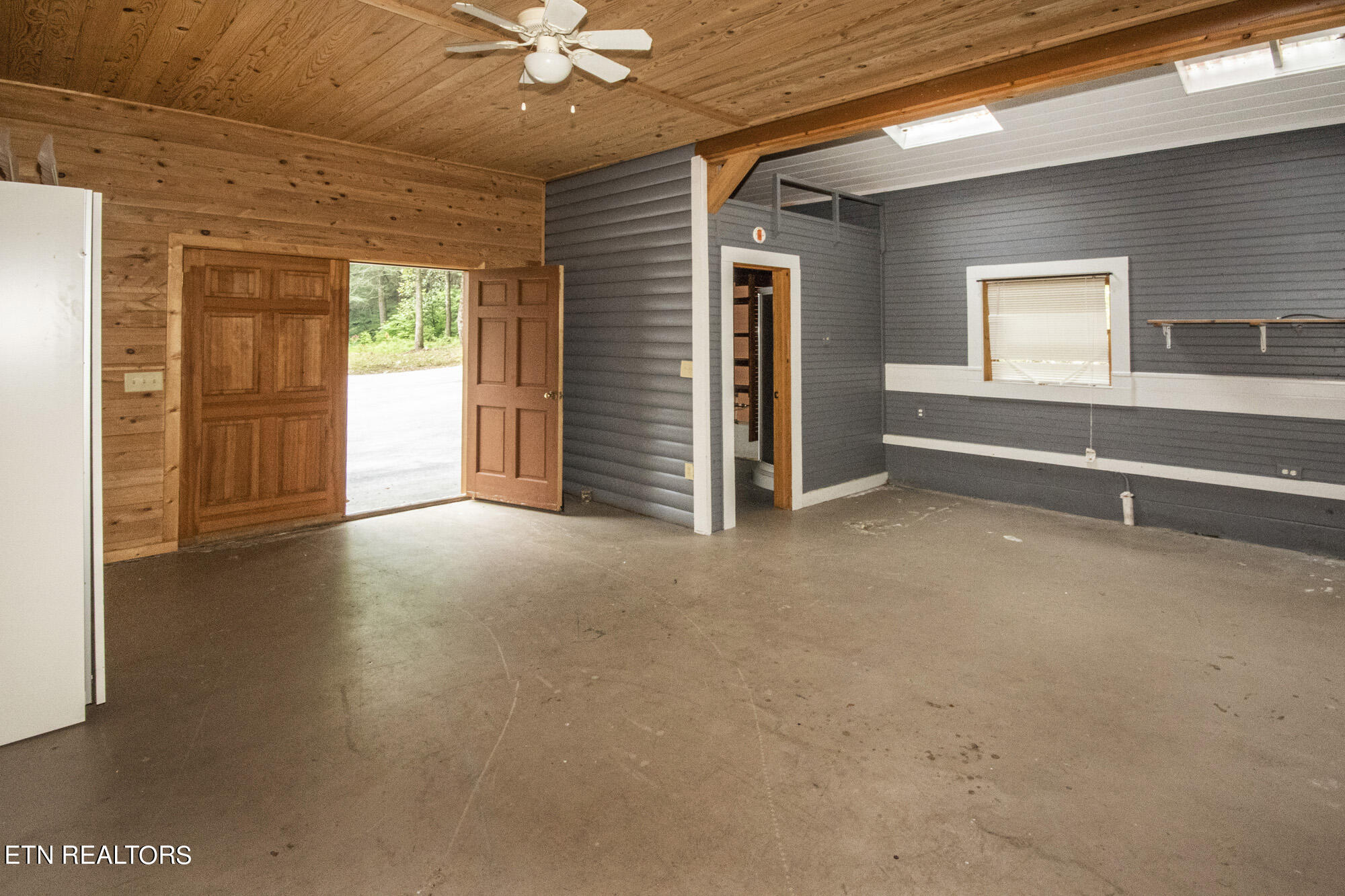 135 White Creek Court Deer Lodge TN 37726