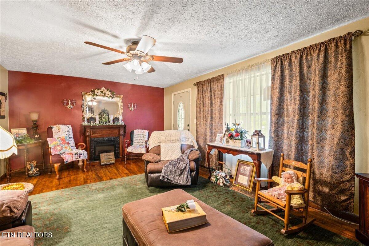 915 Cherry Street Lafollette TN 37766