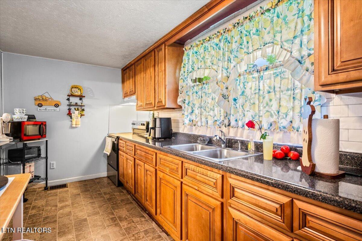 915 Cherry Street Lafollette TN 37766