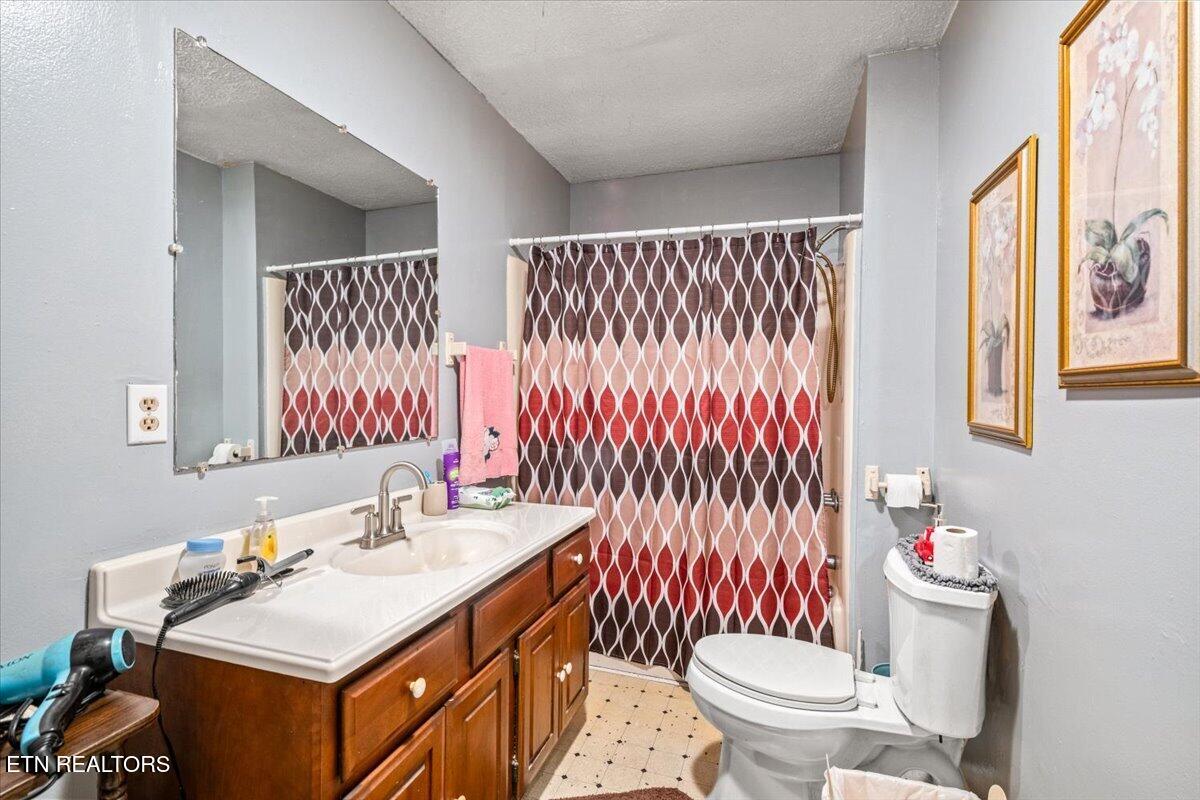 915 Cherry Street Lafollette TN 37766