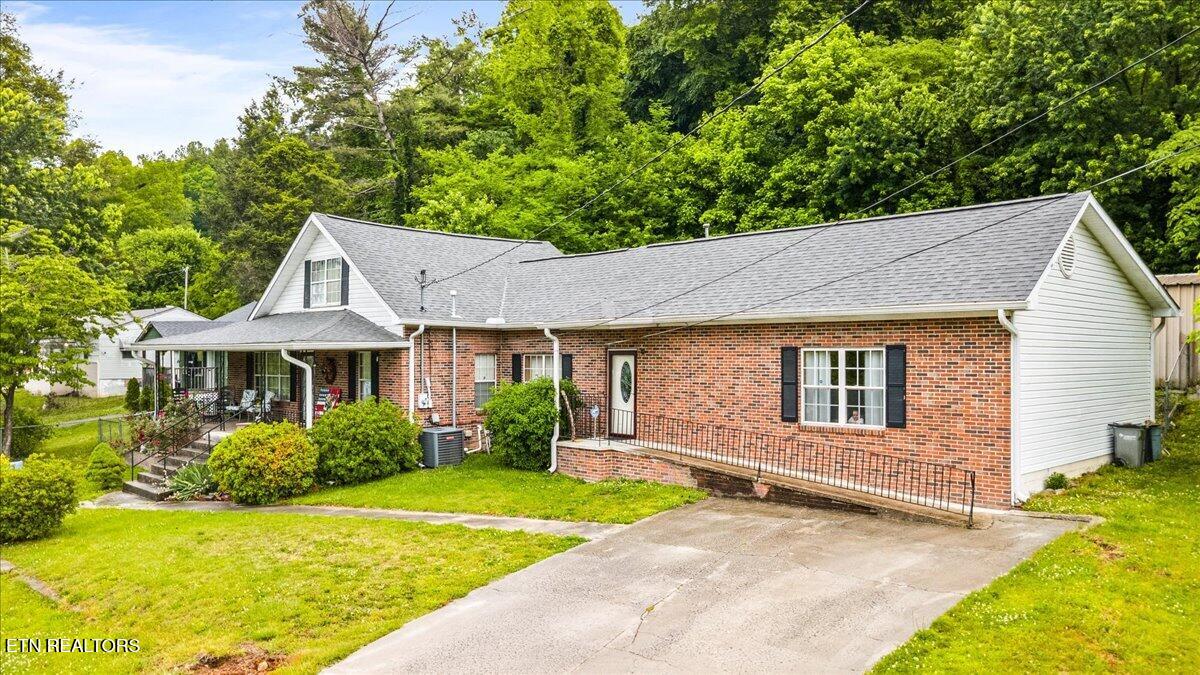 915 Cherry Street Lafollette TN 37766
