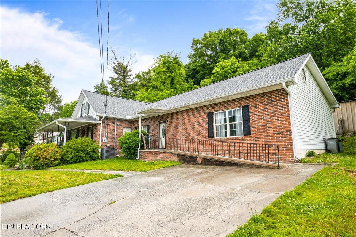 915 Cherry Street Lafollette TN 37766