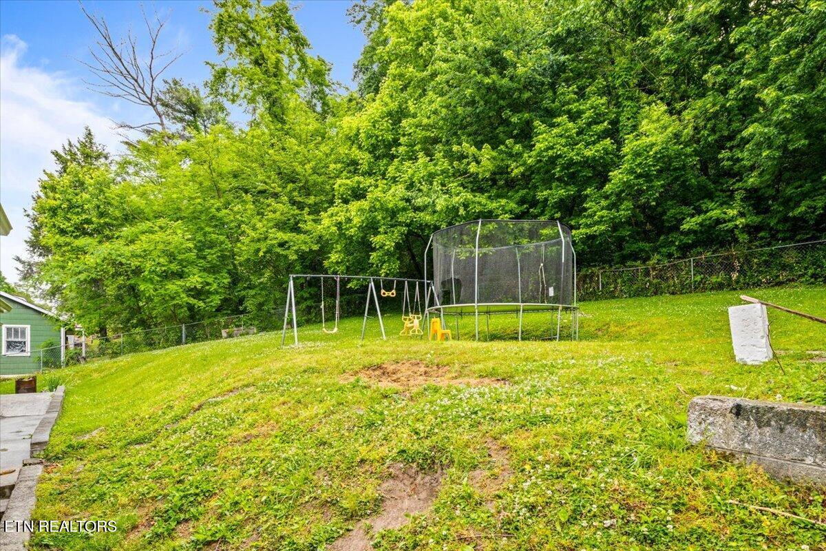 915 Cherry Street Lafollette TN 37766