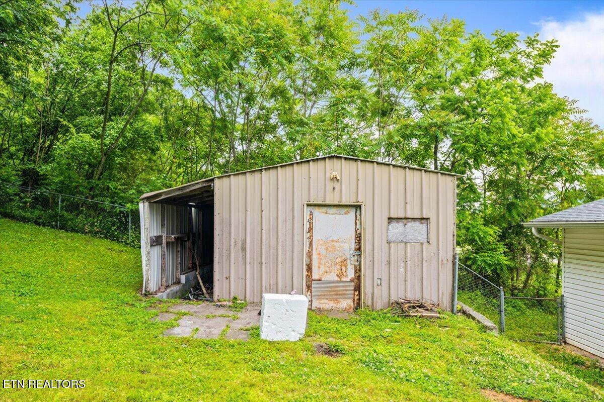 915 Cherry Street Lafollette TN 37766
