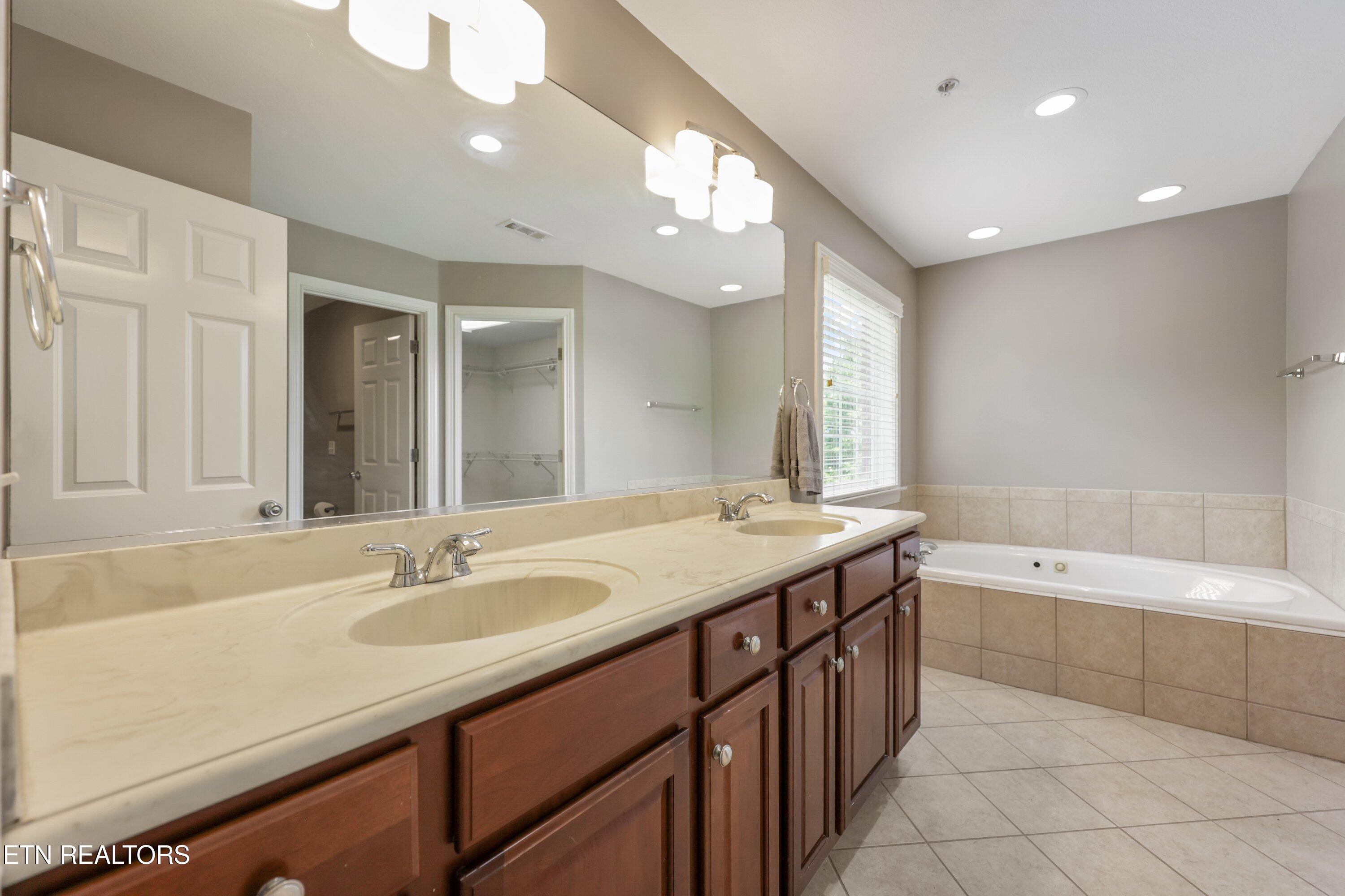 9211 Manor Crest Lane Knoxville TN 37922