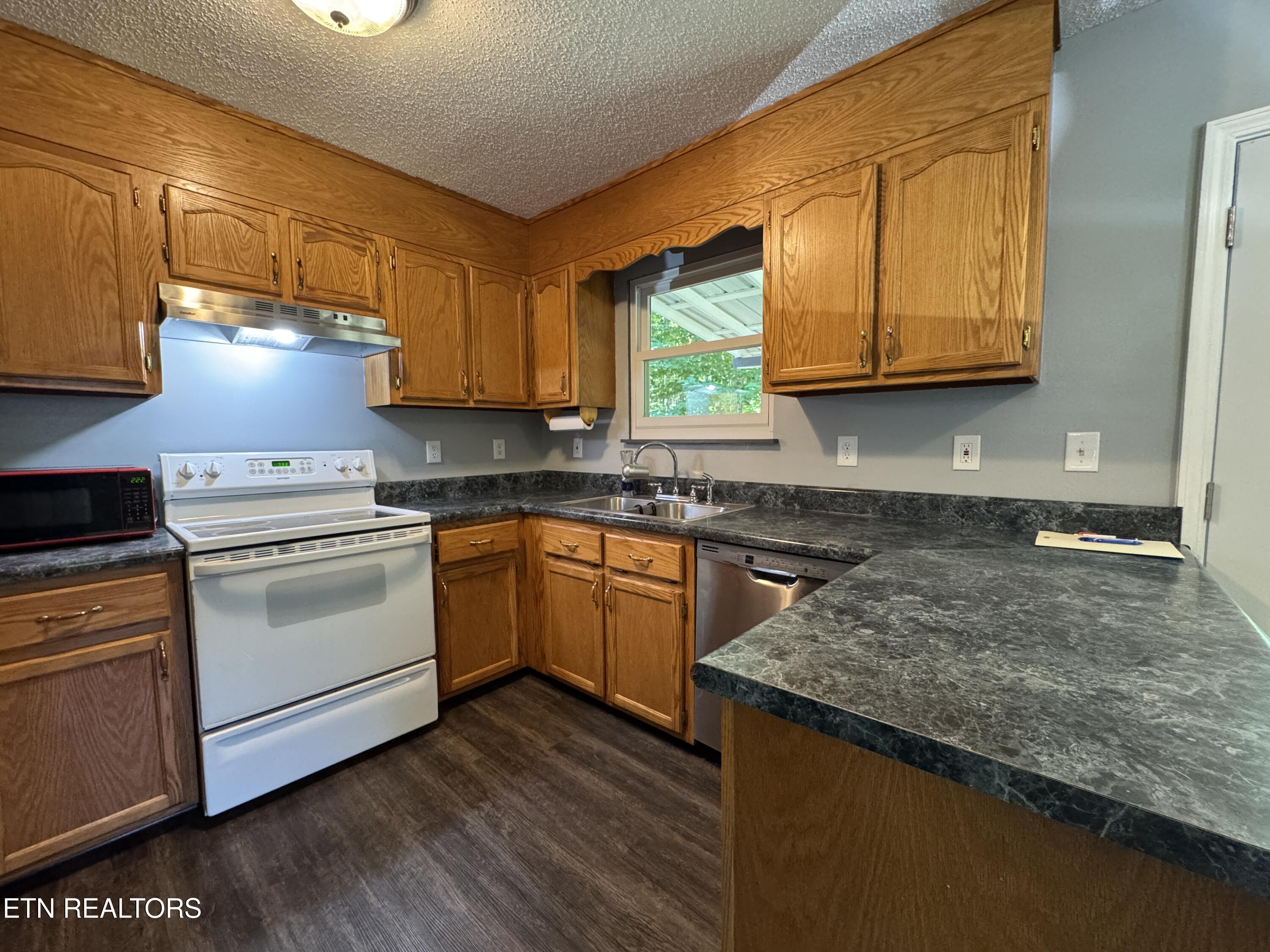 125 Walnut Lane Oneida TN 37841