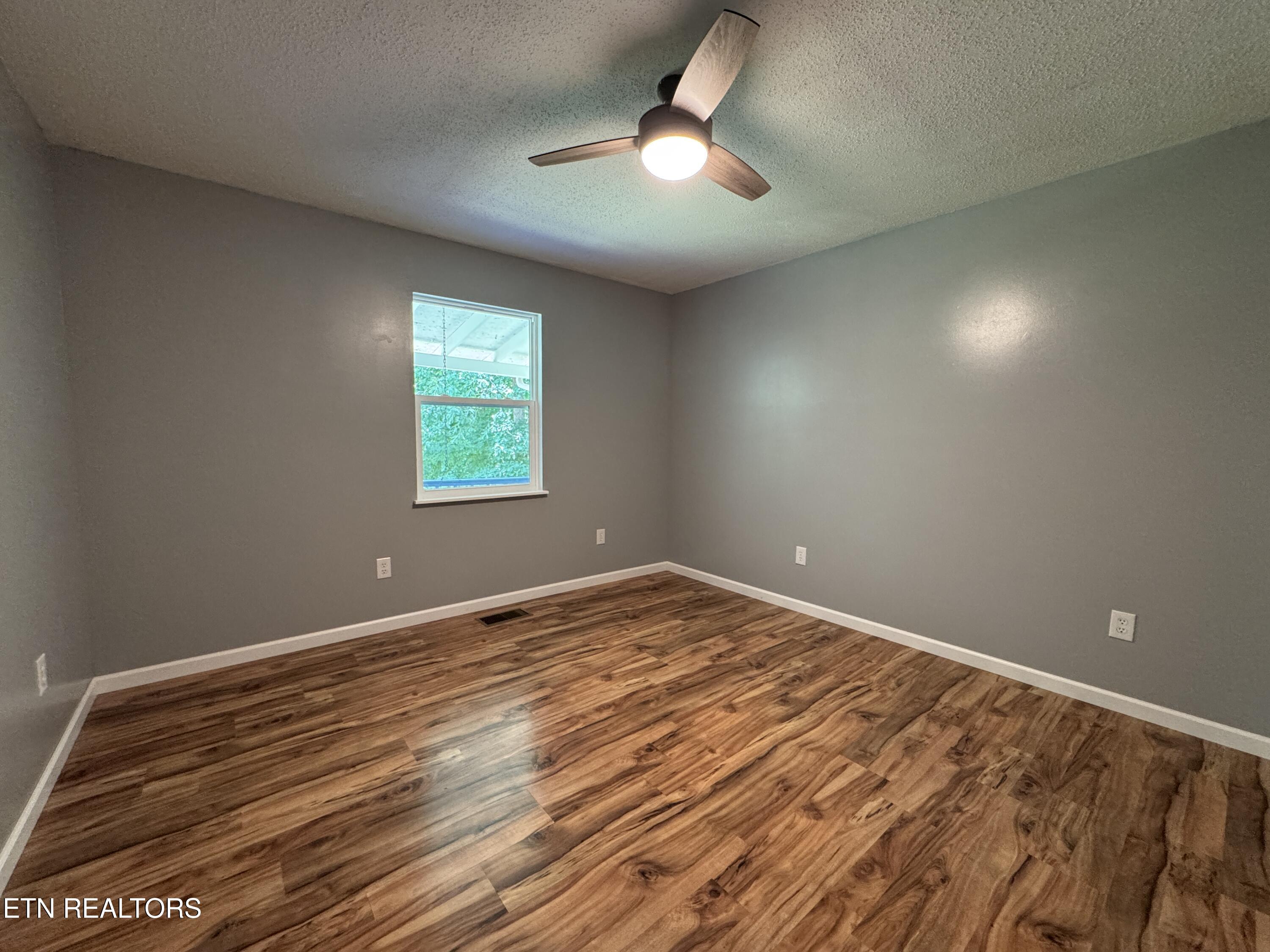 125 Walnut Lane Oneida TN 37841