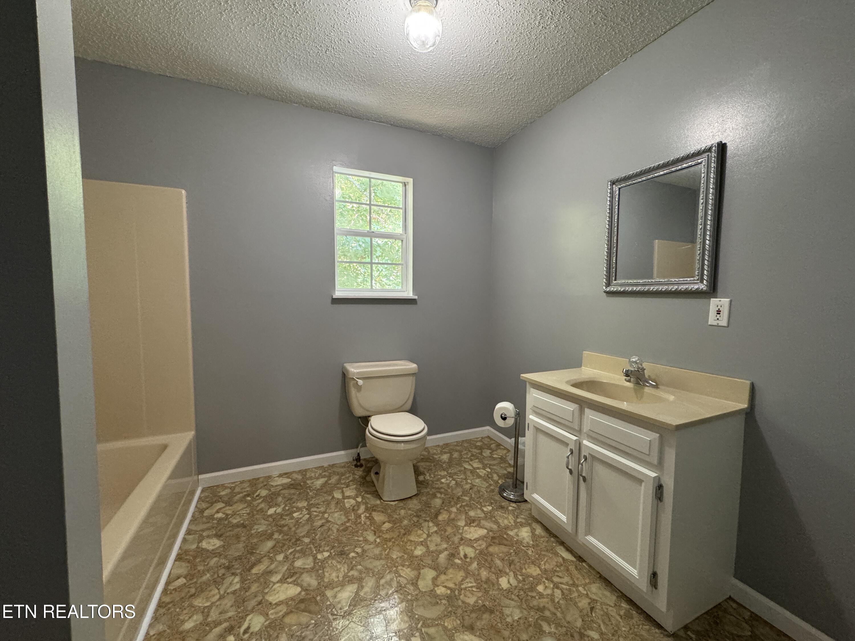 125 Walnut Lane Oneida TN 37841