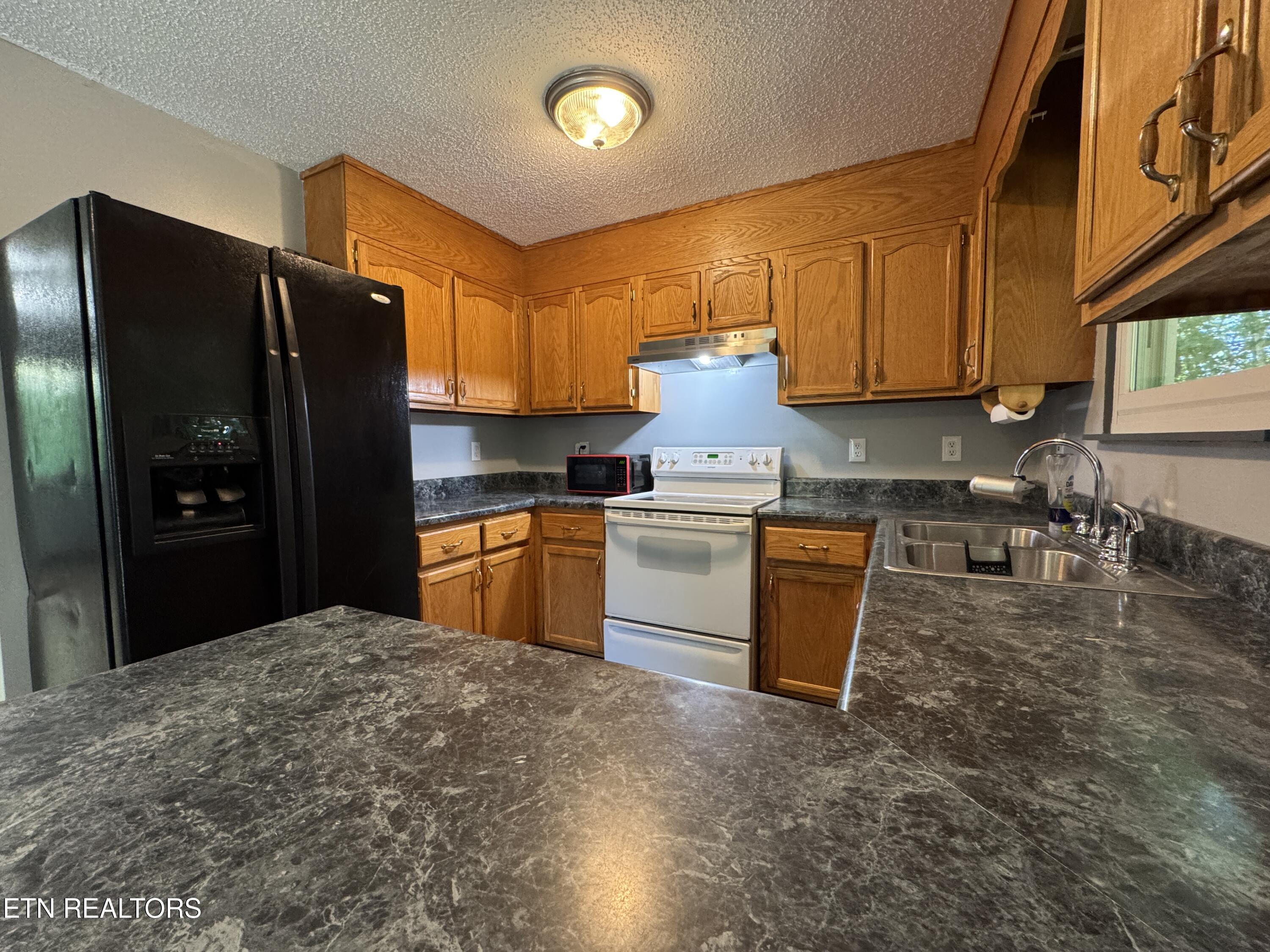 125 Walnut Lane Oneida TN 37841