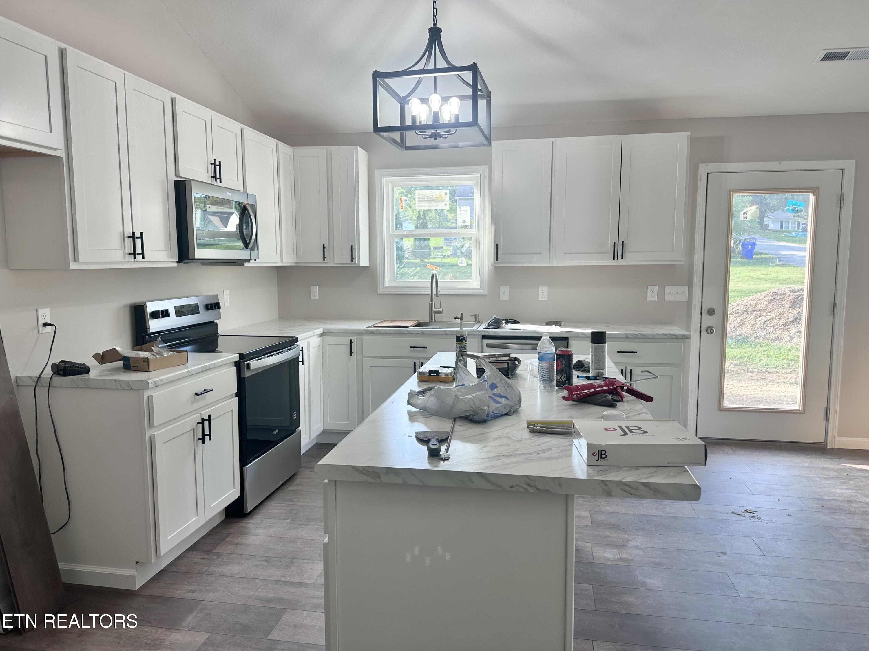 541 Cherokee Avenue Clinton TN 37716