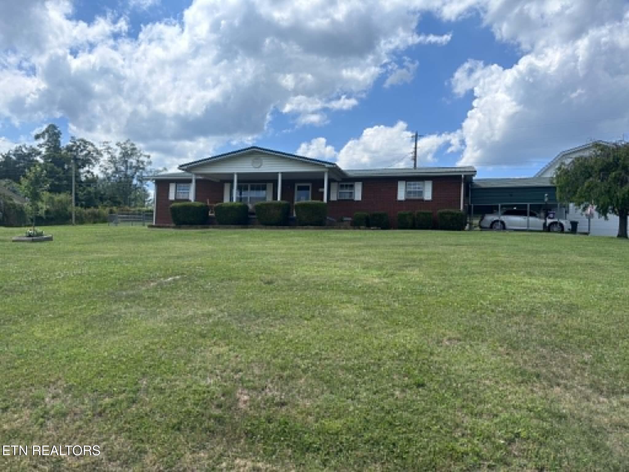 402 Whitaker Street Tazewell TN 37879