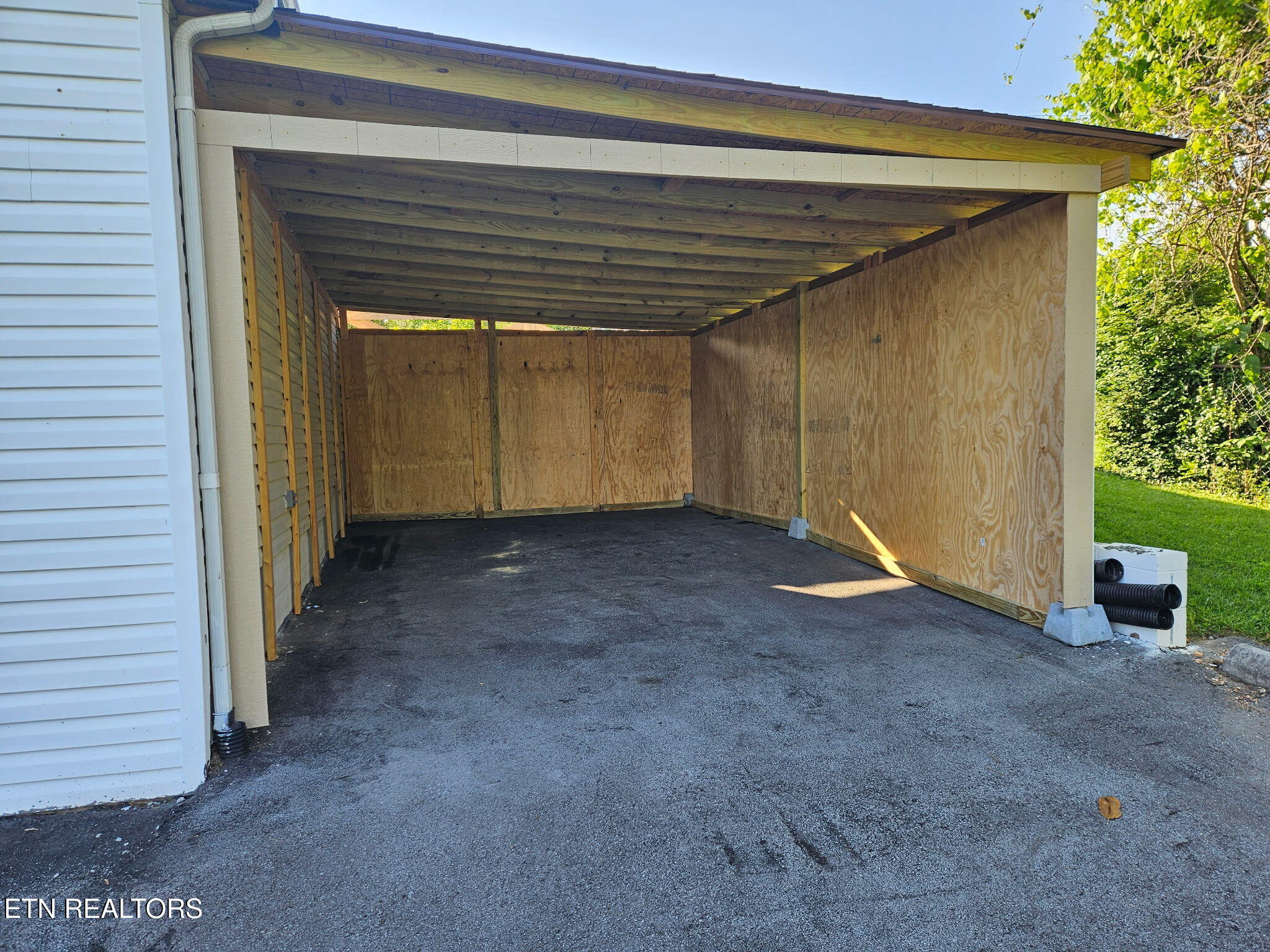 402 Whitaker Street Tazewell TN 37879