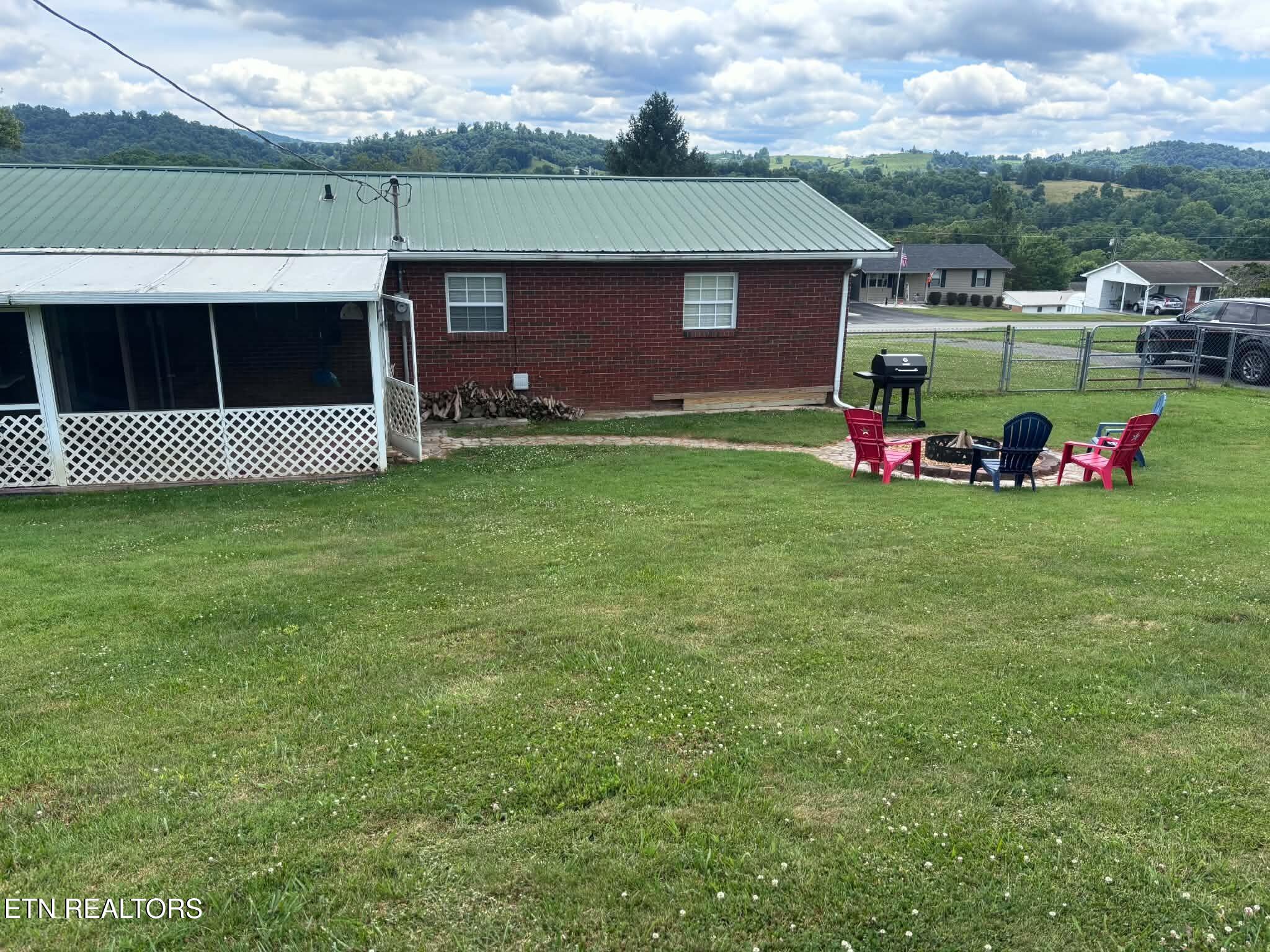 402 Whitaker Street Tazewell TN 37879