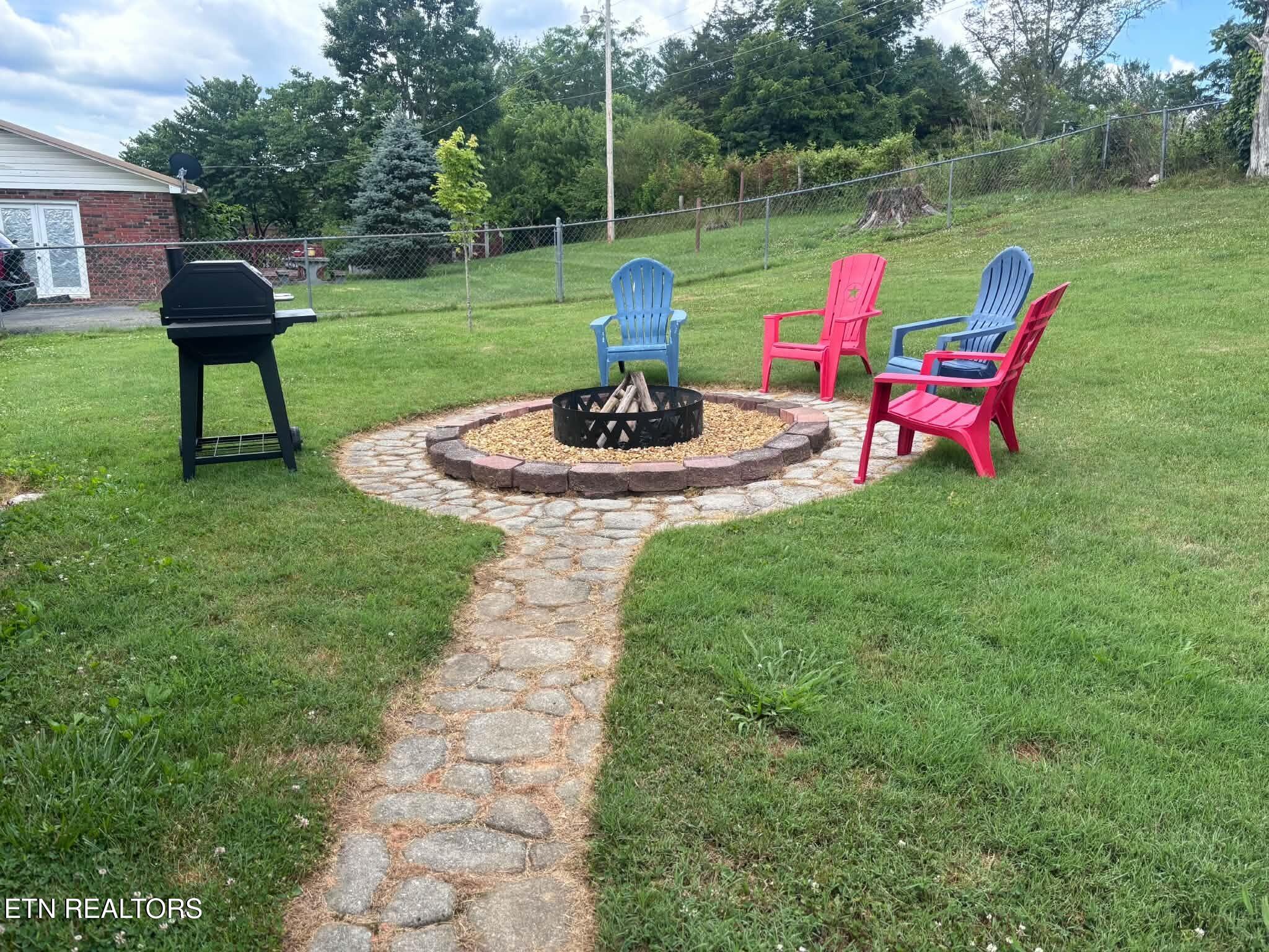 402 Whitaker Street Tazewell TN 37879