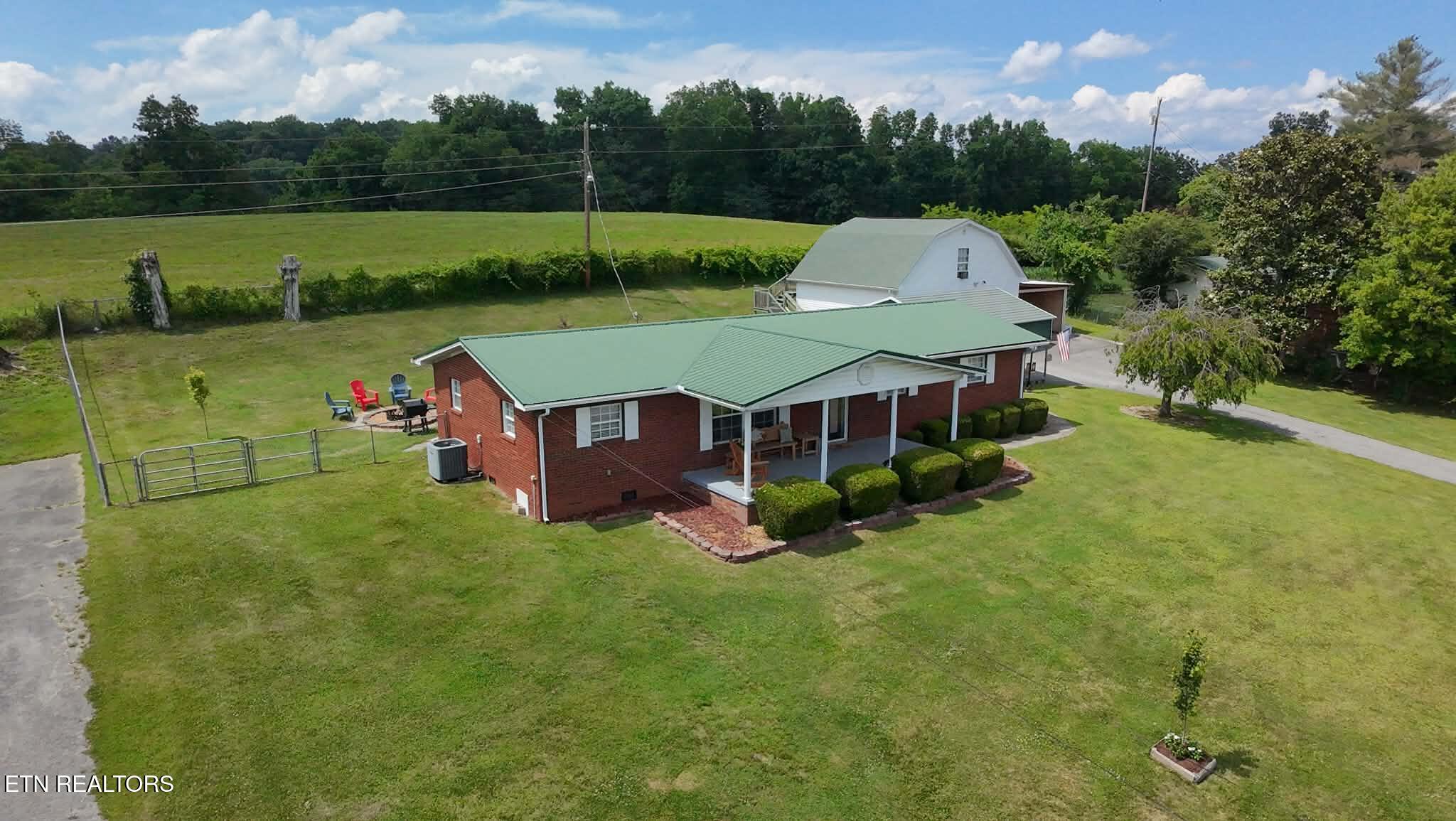 402 Whitaker Street Tazewell TN 37879
