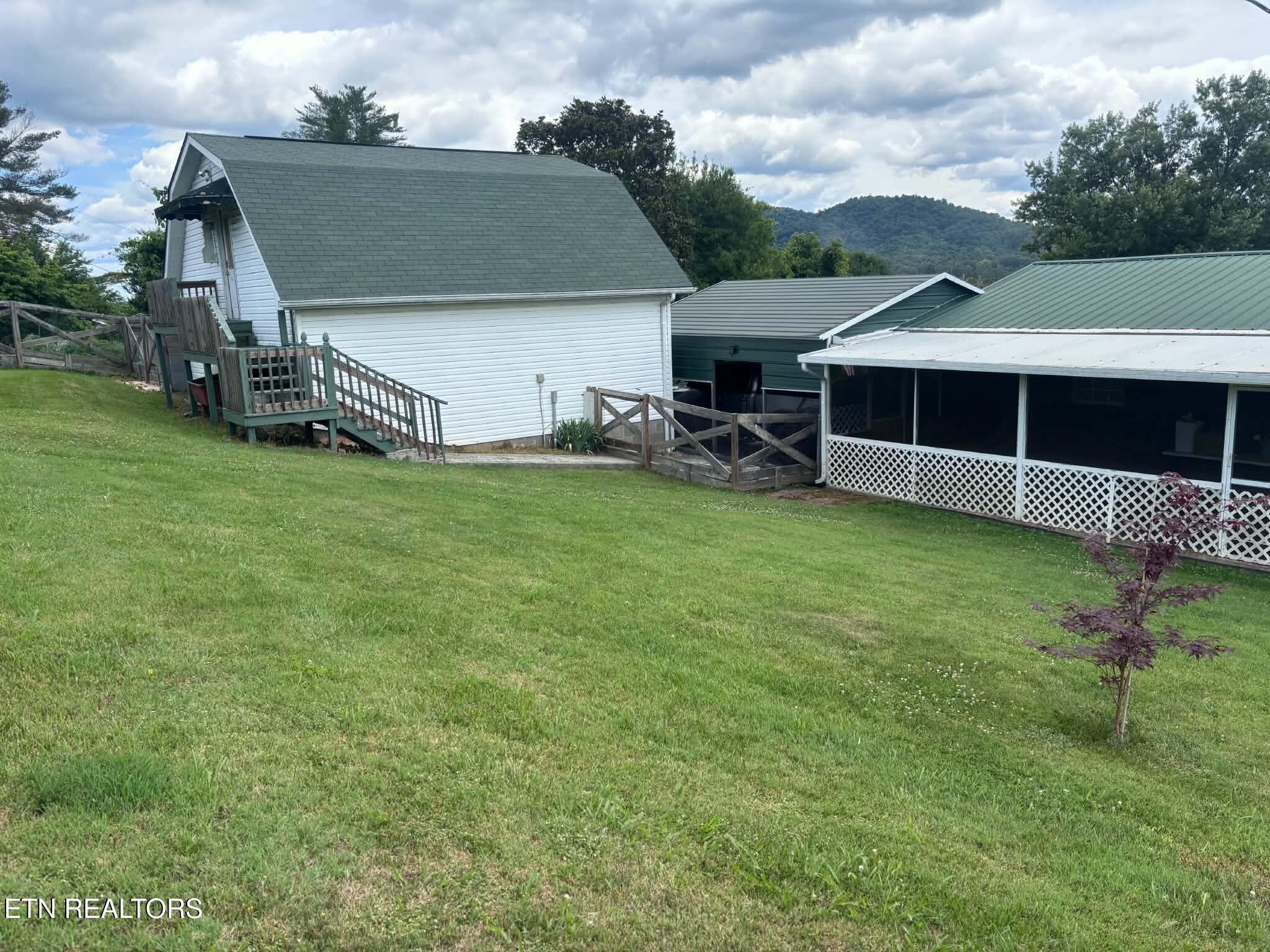 402 Whitaker Street Tazewell TN 37879