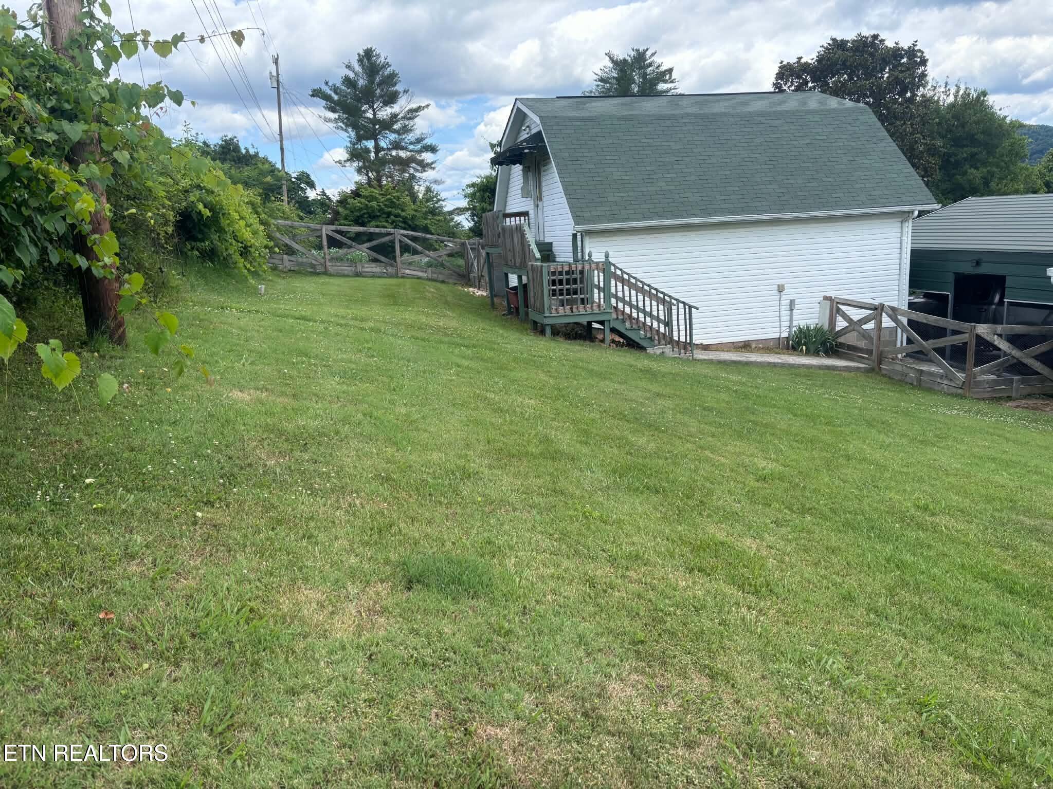 402 Whitaker Street Tazewell TN 37879