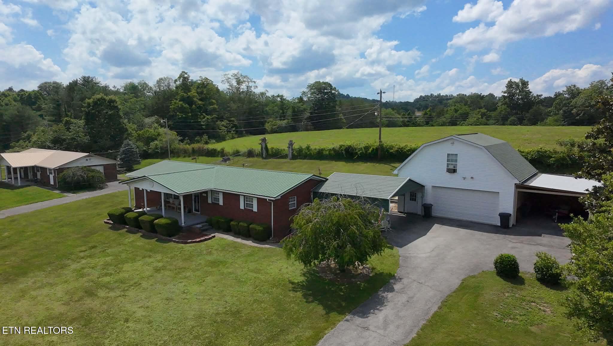 402 Whitaker Street Tazewell TN 37879