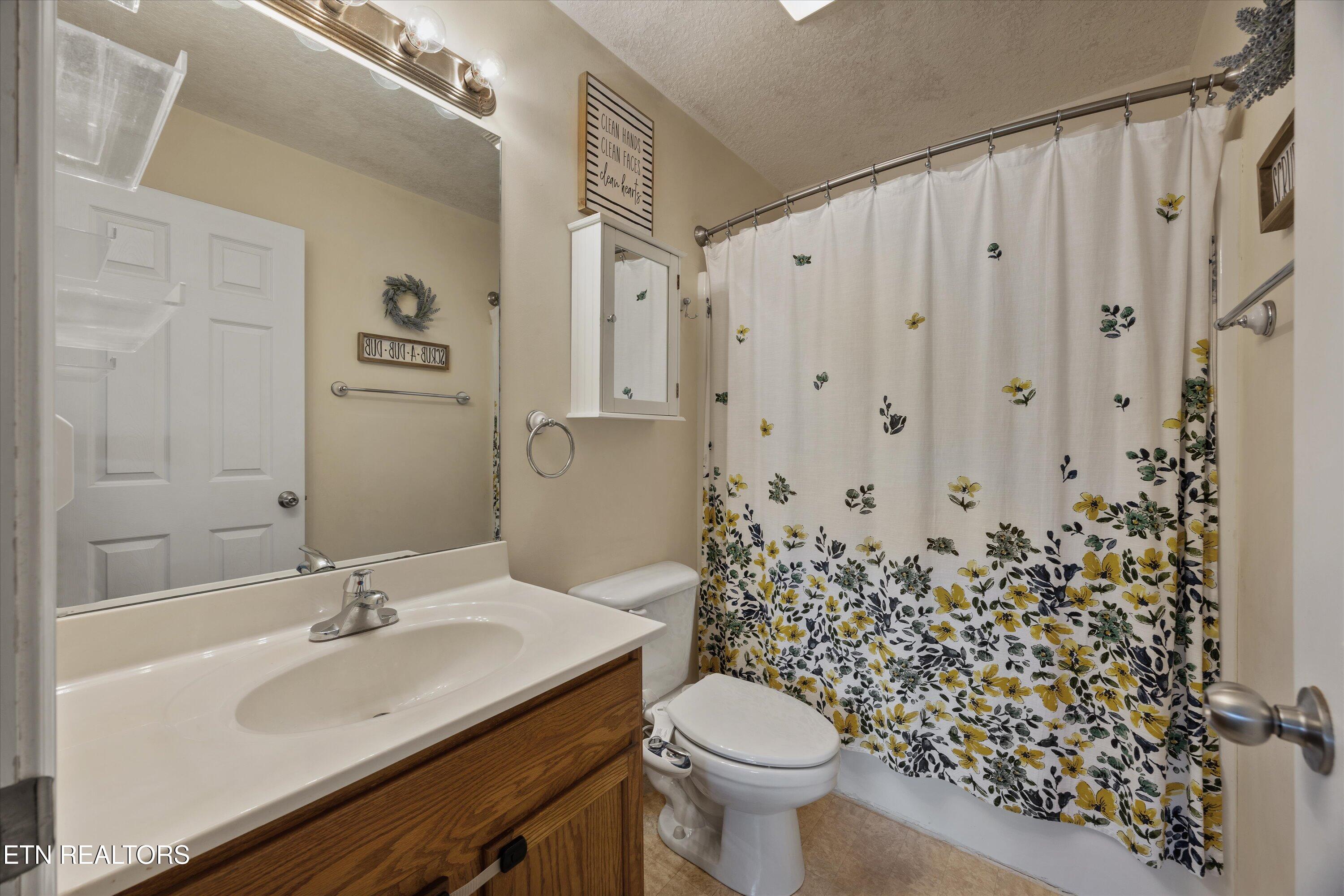 8230 Gamblers Choice Trail Powell TN 37849