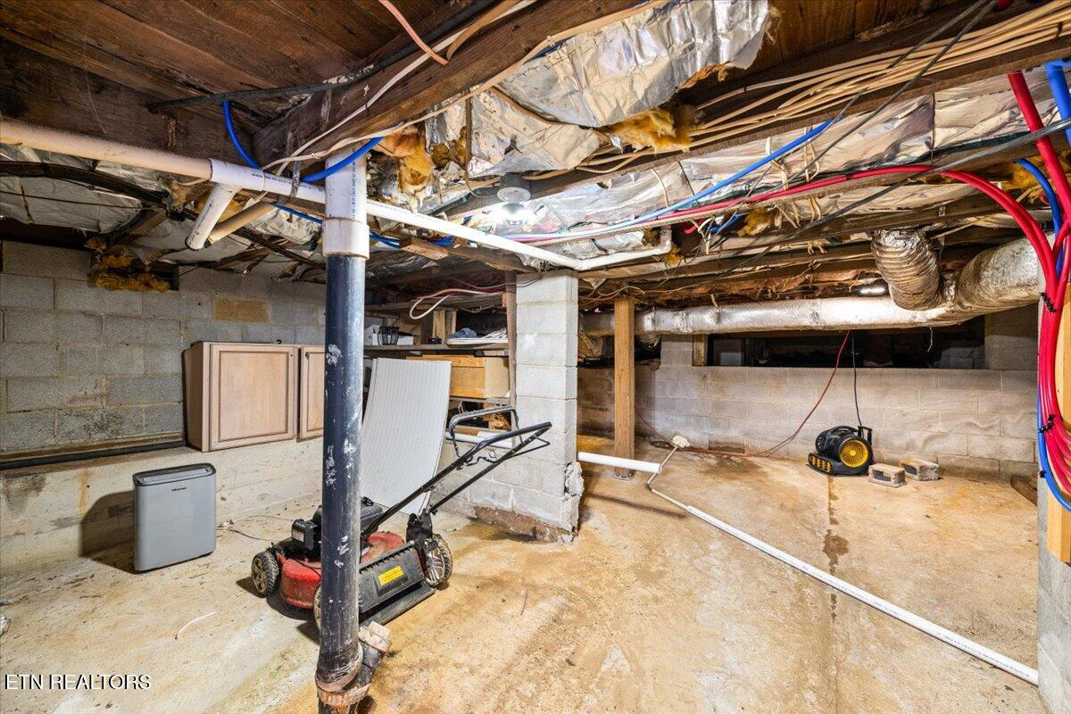 170 Bow Point Road Lafollette TN 37766