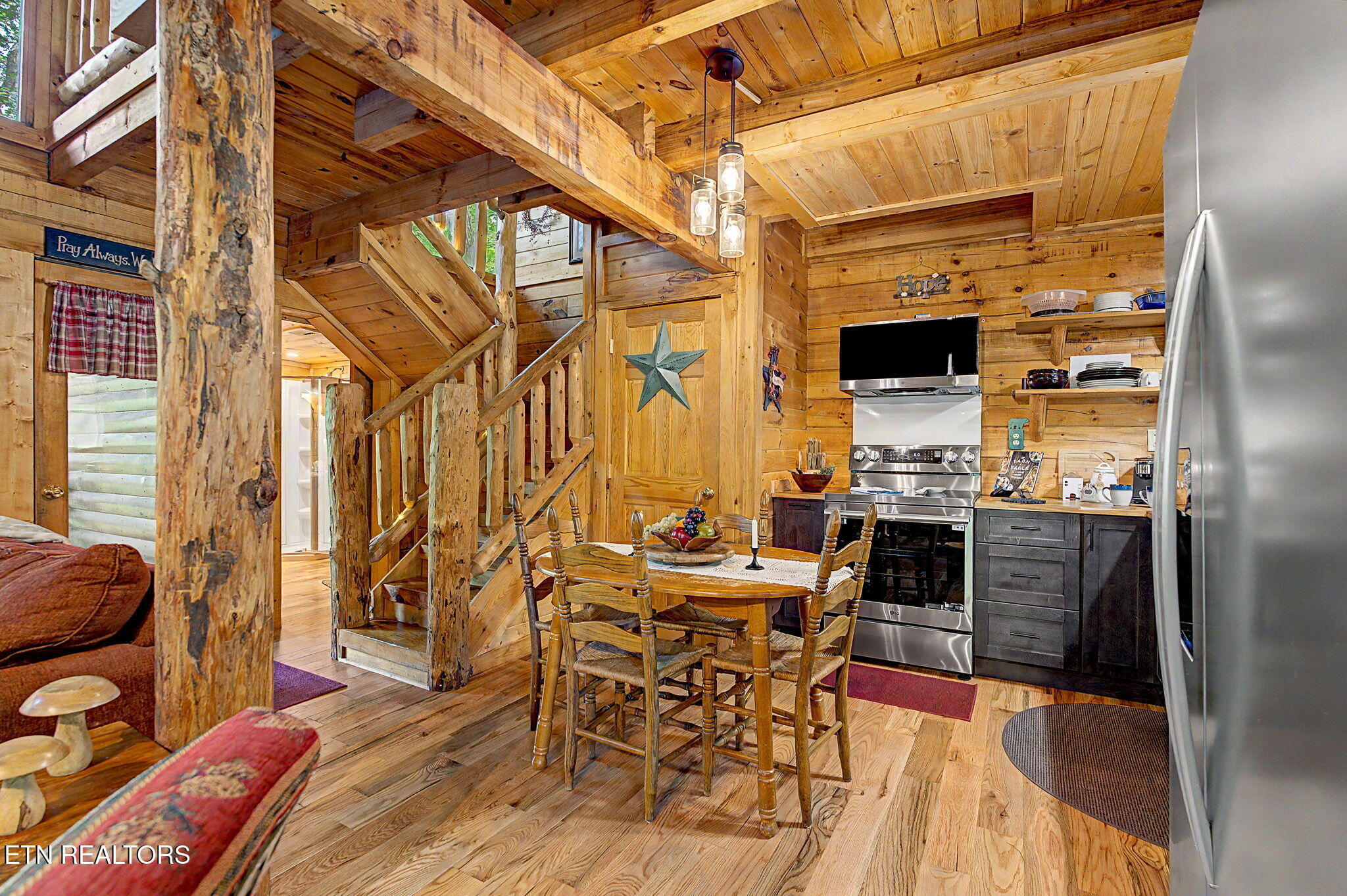 3039 Brothers Way Pigeon Forge TN 37862
