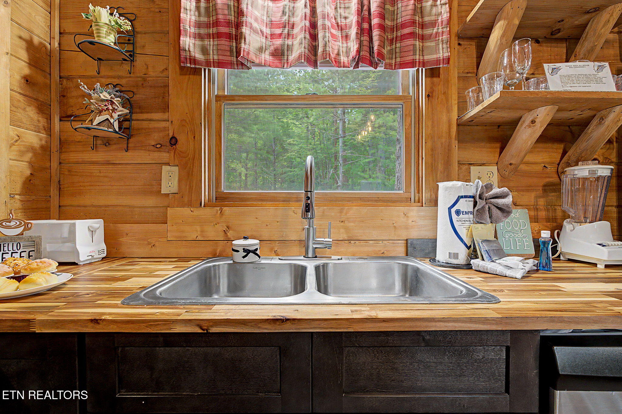 3039 Brothers Way Pigeon Forge TN 37862