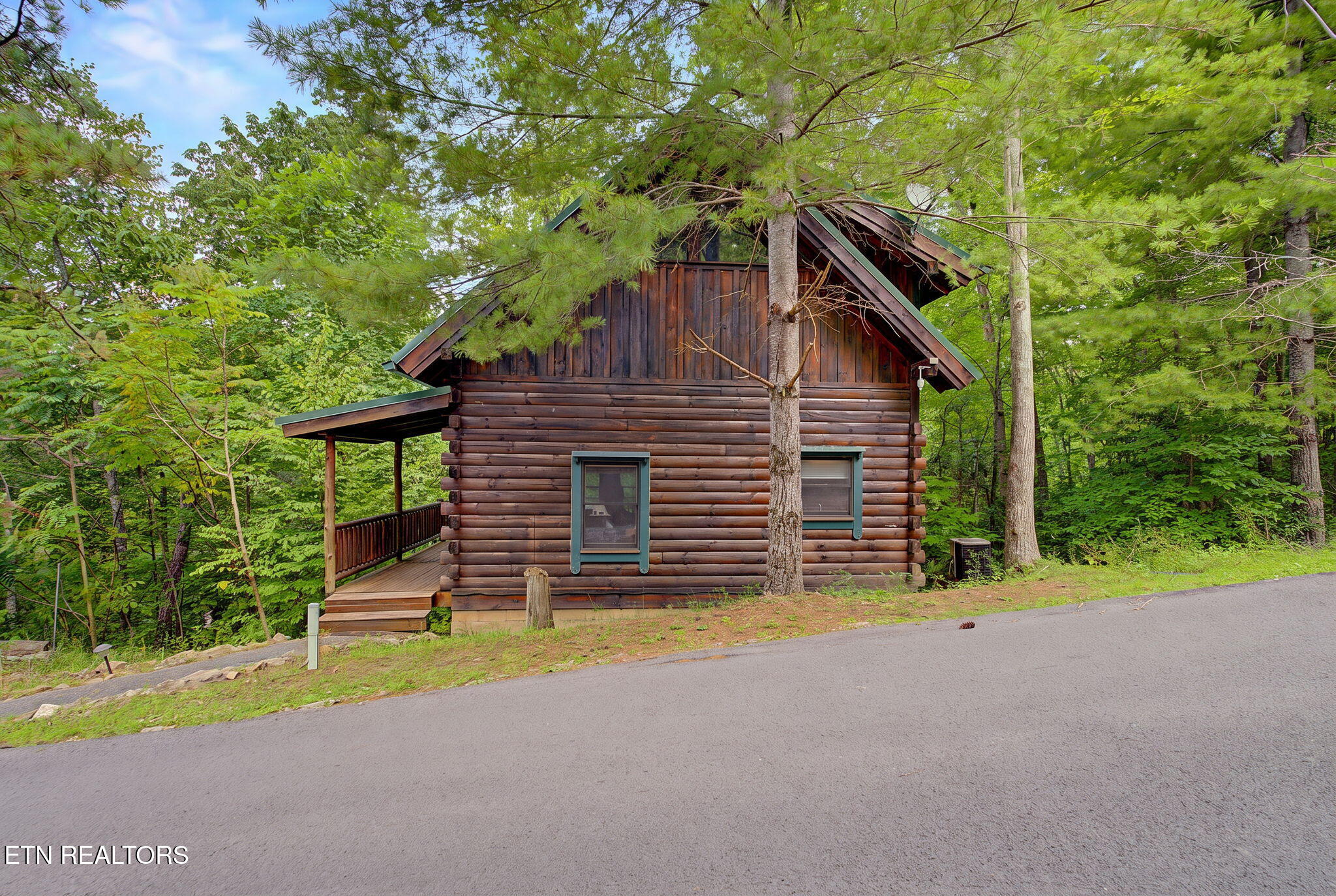 3039 Brothers Way Pigeon Forge TN 37862