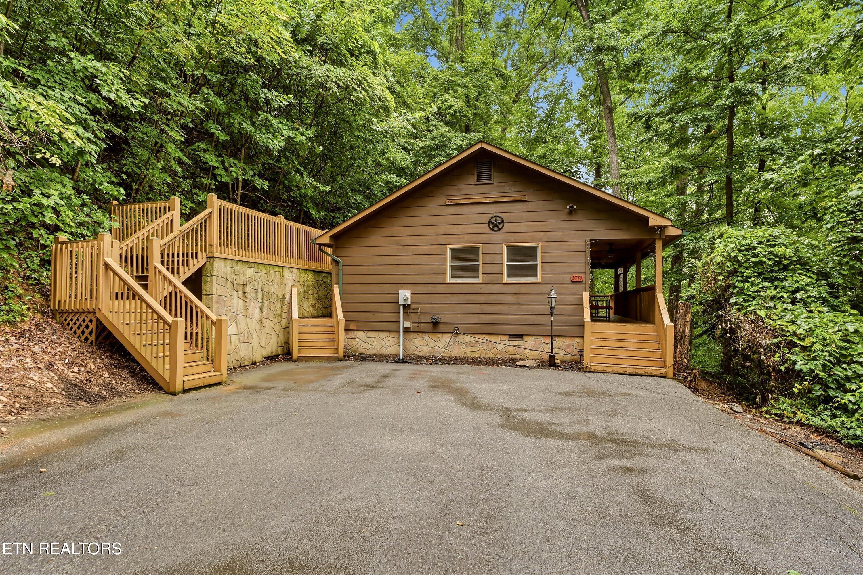 3770 Ravens Den Way Pigeon Forge TN 37862