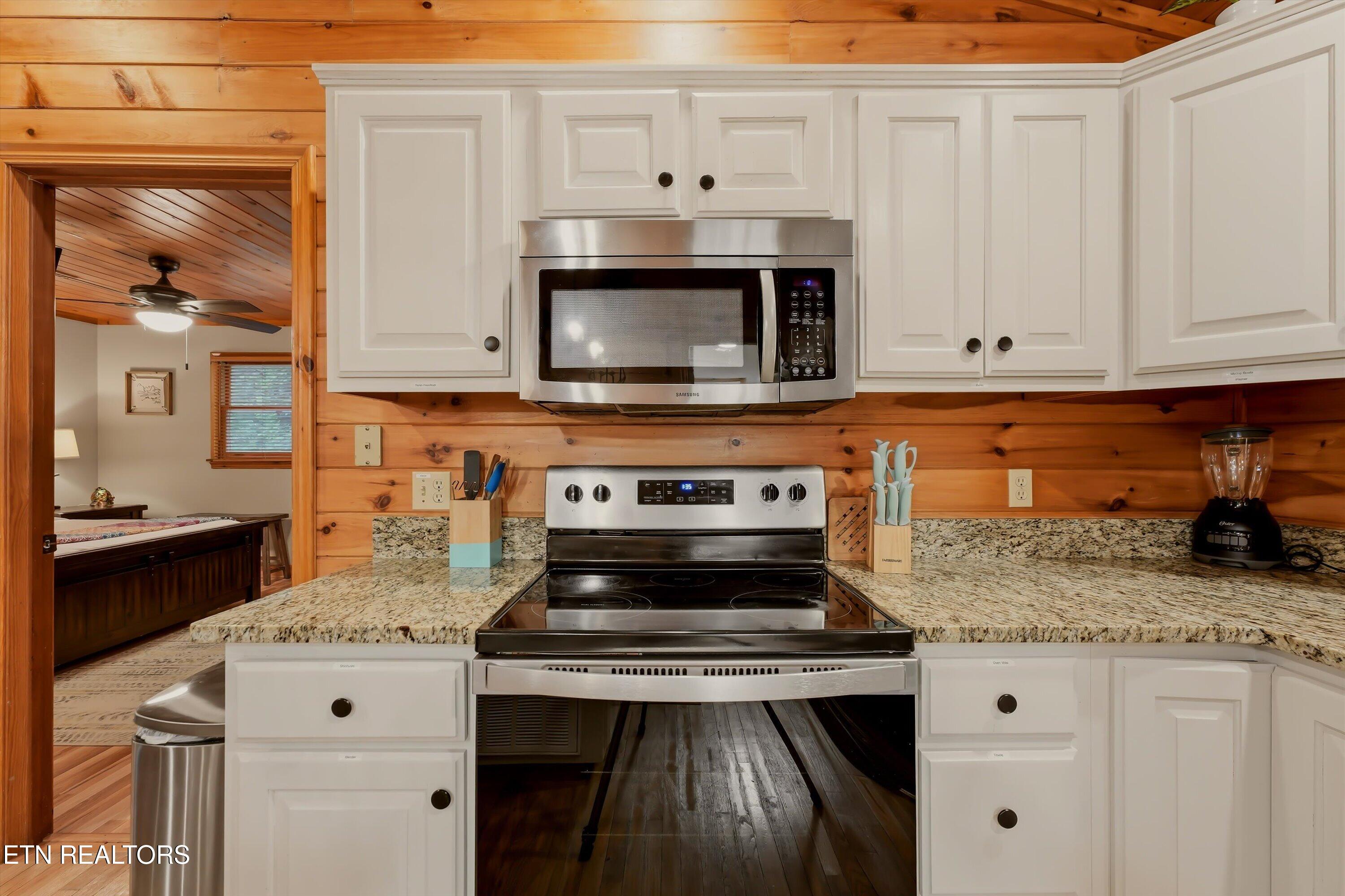 3770 Ravens Den Way Pigeon Forge TN 37862