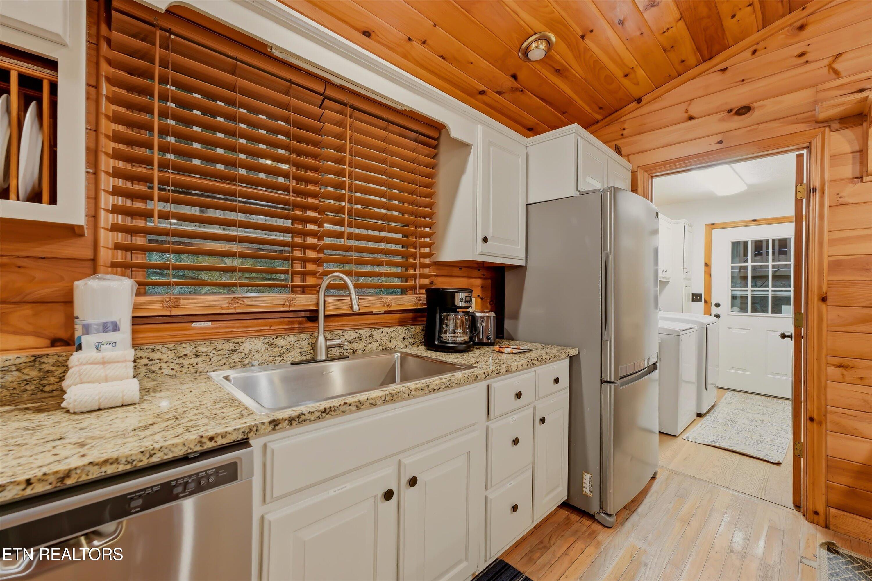 3770 Ravens Den Way Pigeon Forge TN 37862