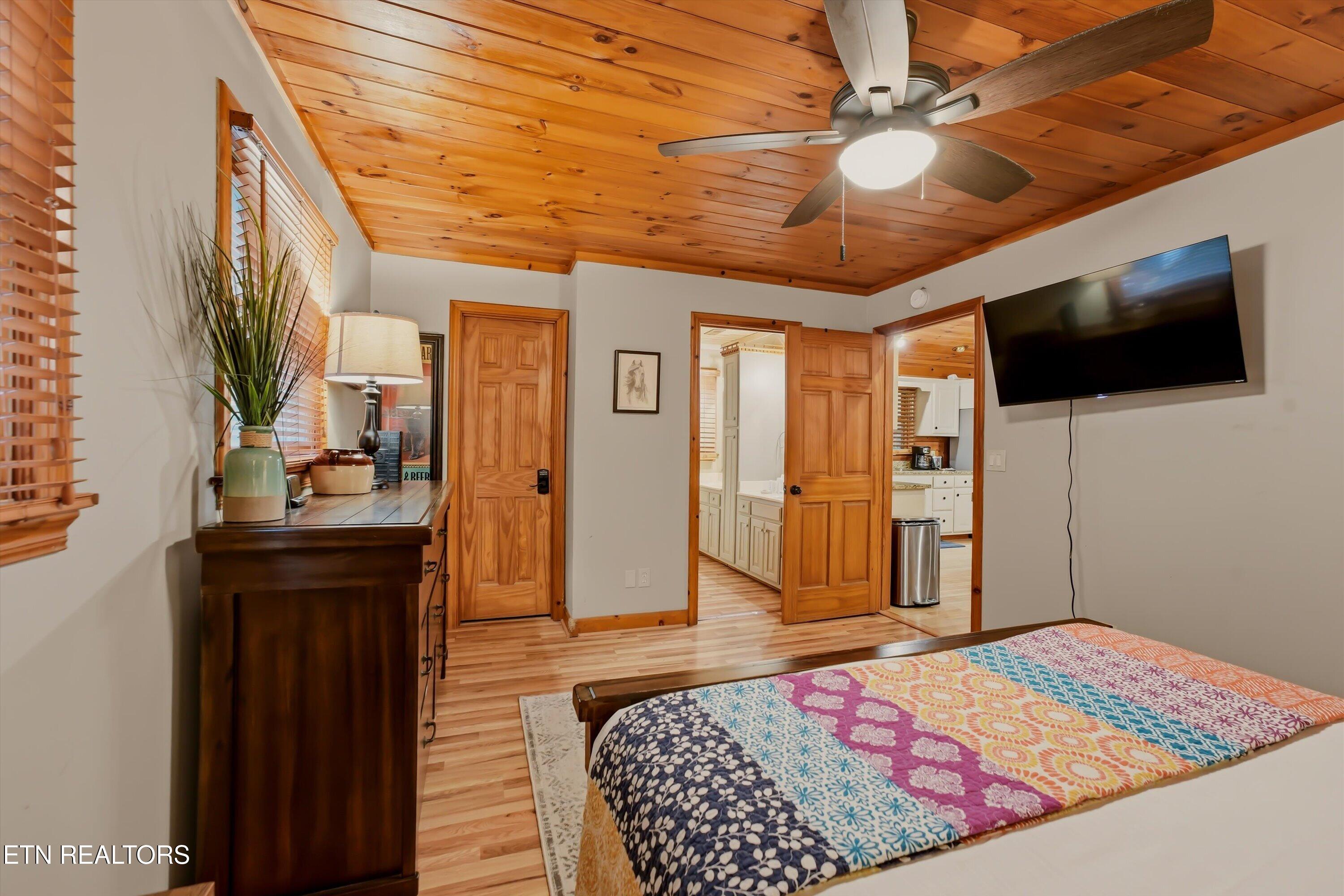 3770 Ravens Den Way Pigeon Forge TN 37862