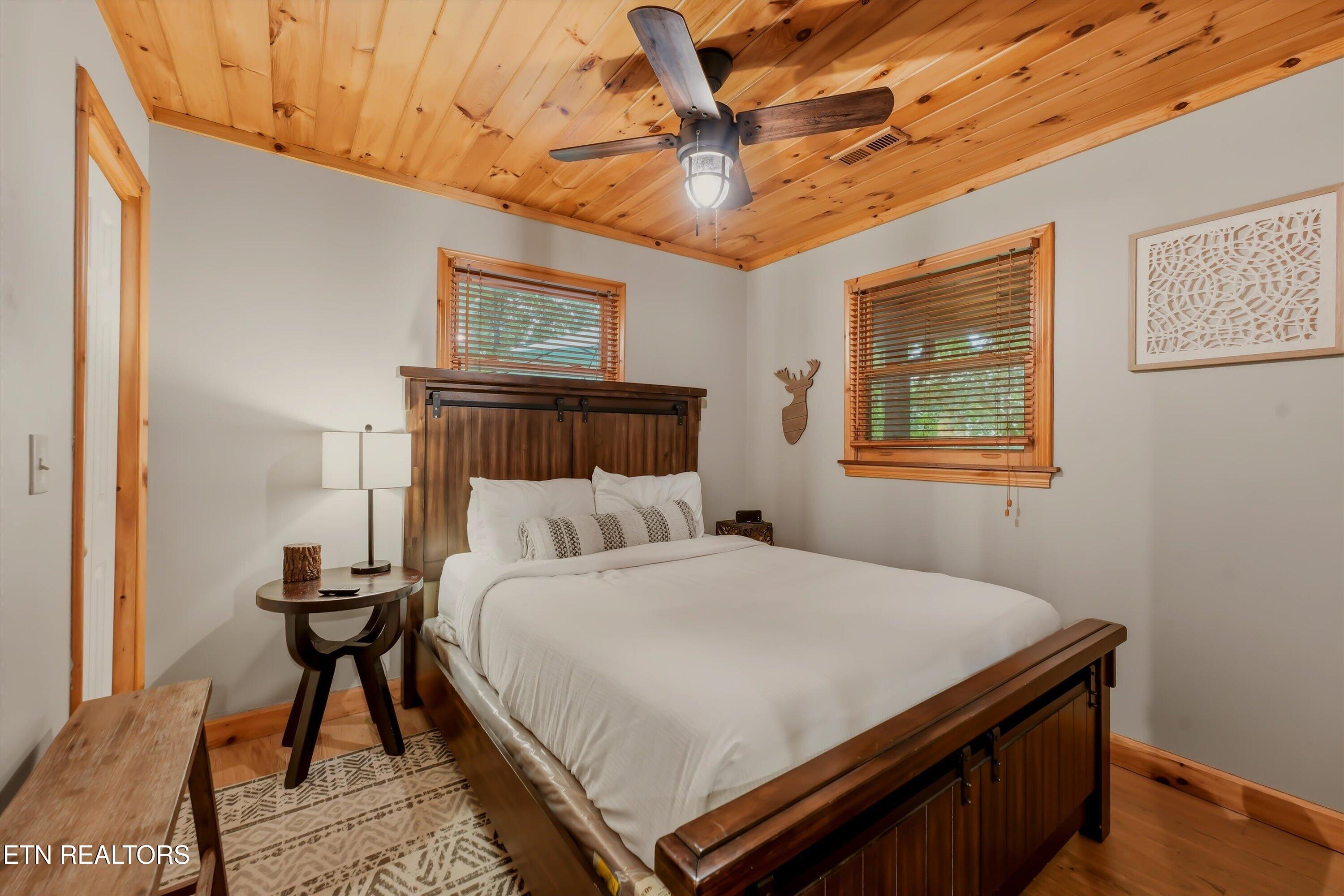 3770 Ravens Den Way Pigeon Forge TN 37862
