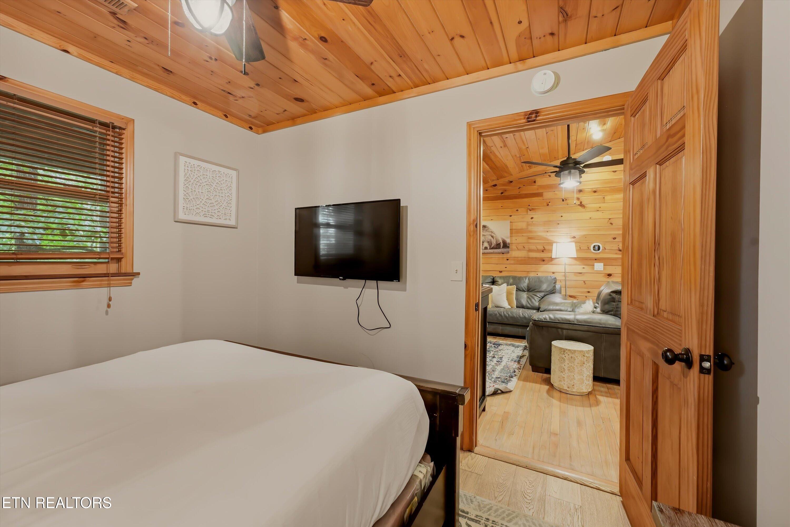3770 Ravens Den Way Pigeon Forge TN 37862