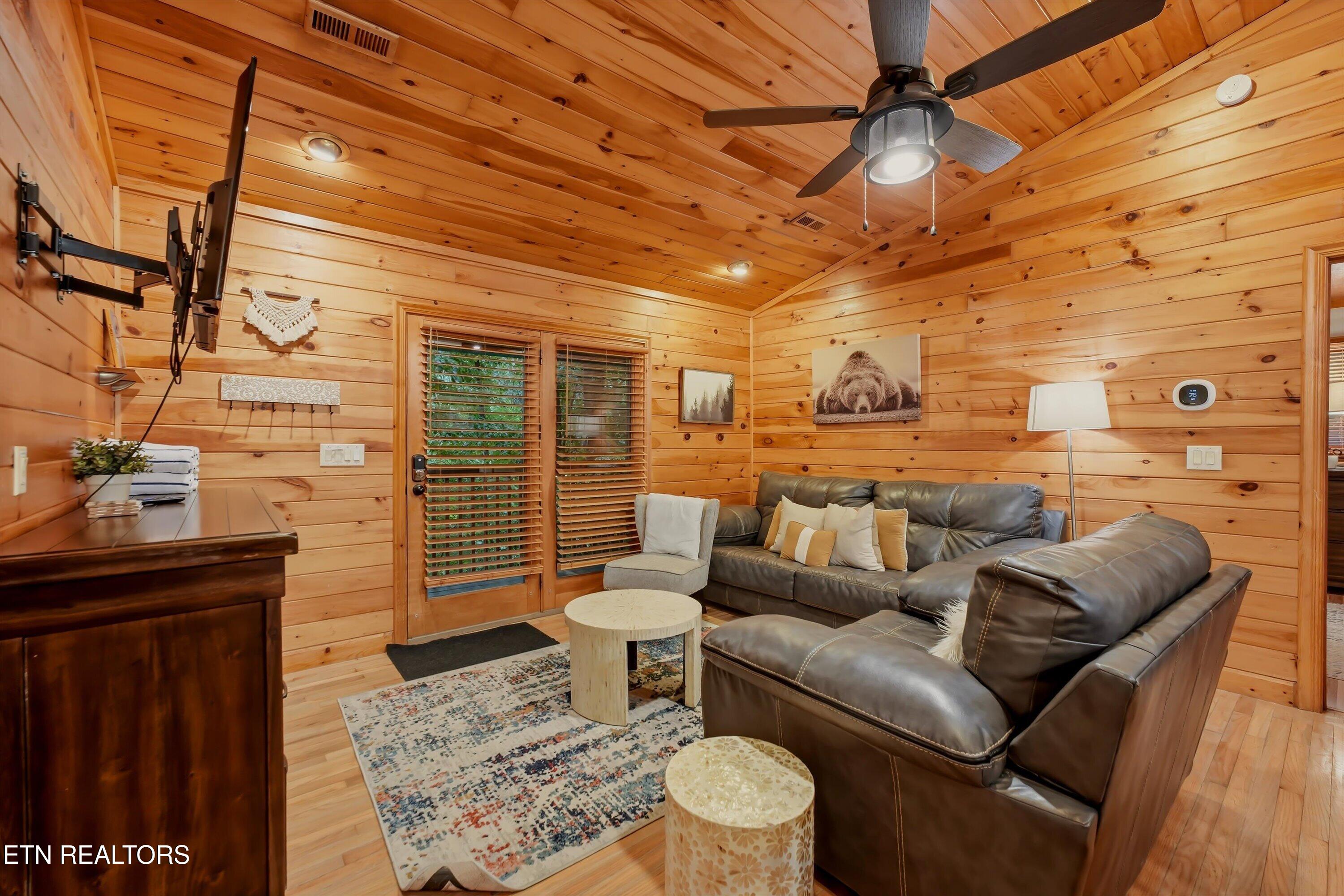 3770 Ravens Den Way Pigeon Forge TN 37862