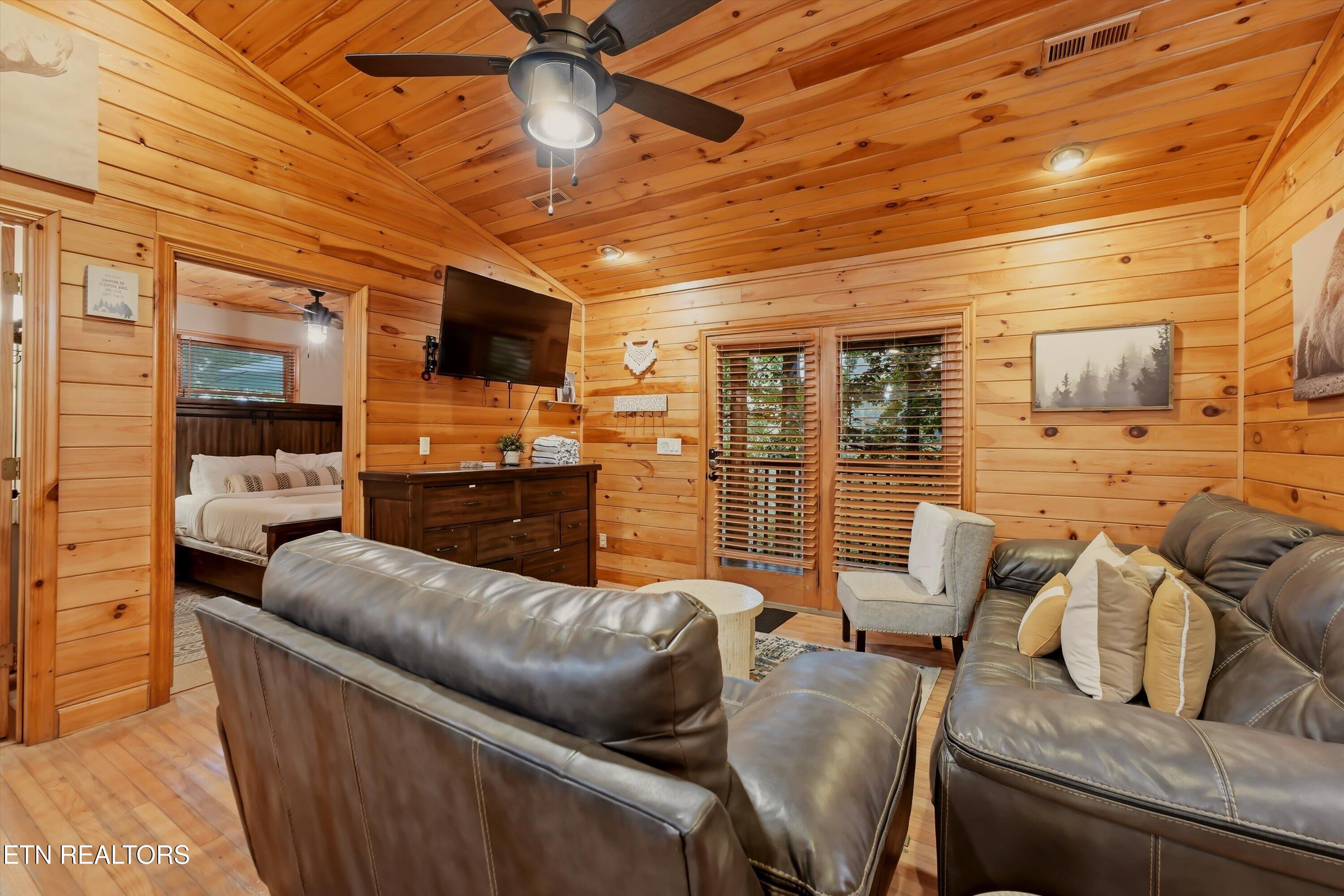 3770 Ravens Den Way Pigeon Forge TN 37862