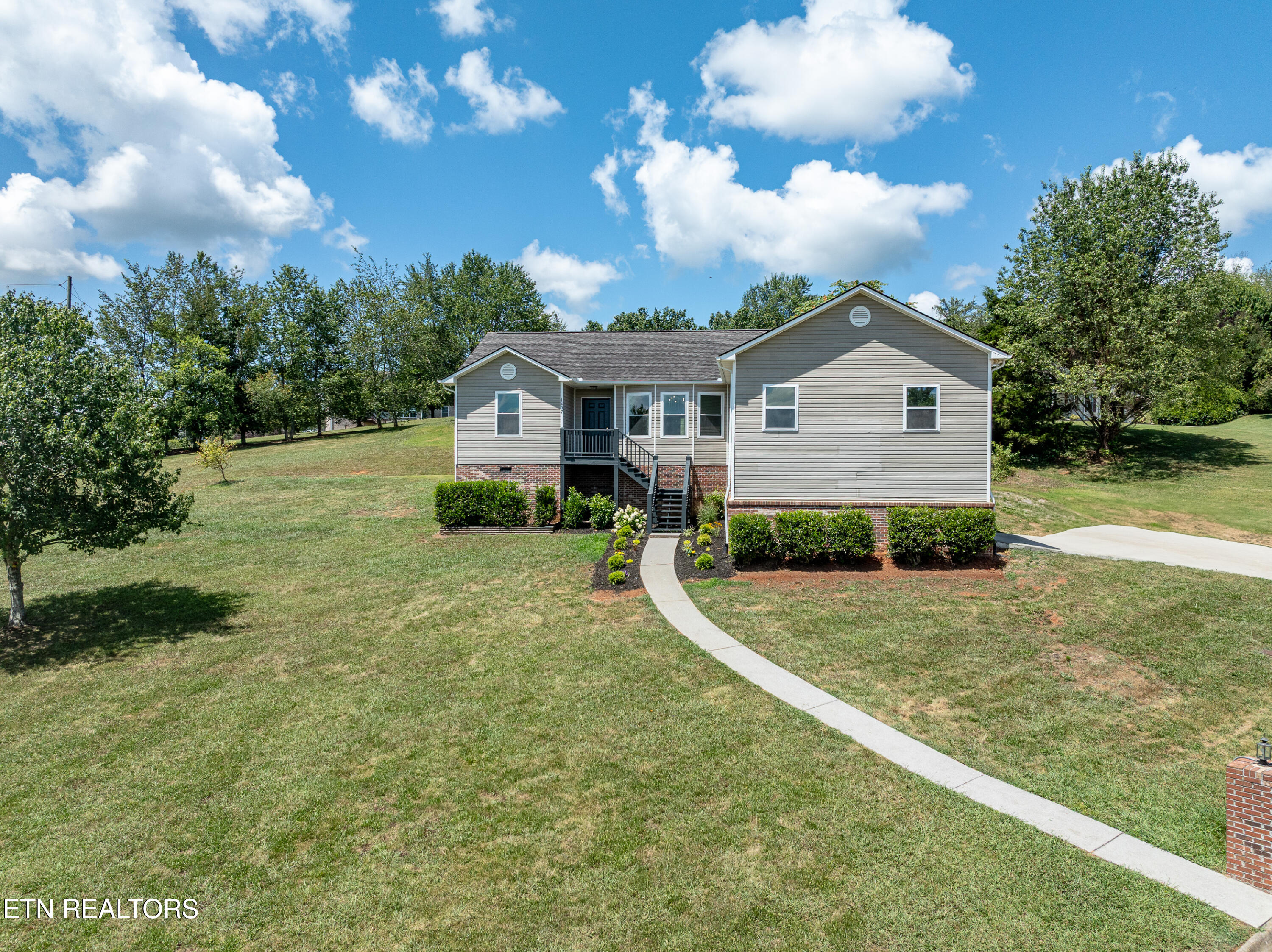 1407 Bethvale Drive Greenback TN 37742