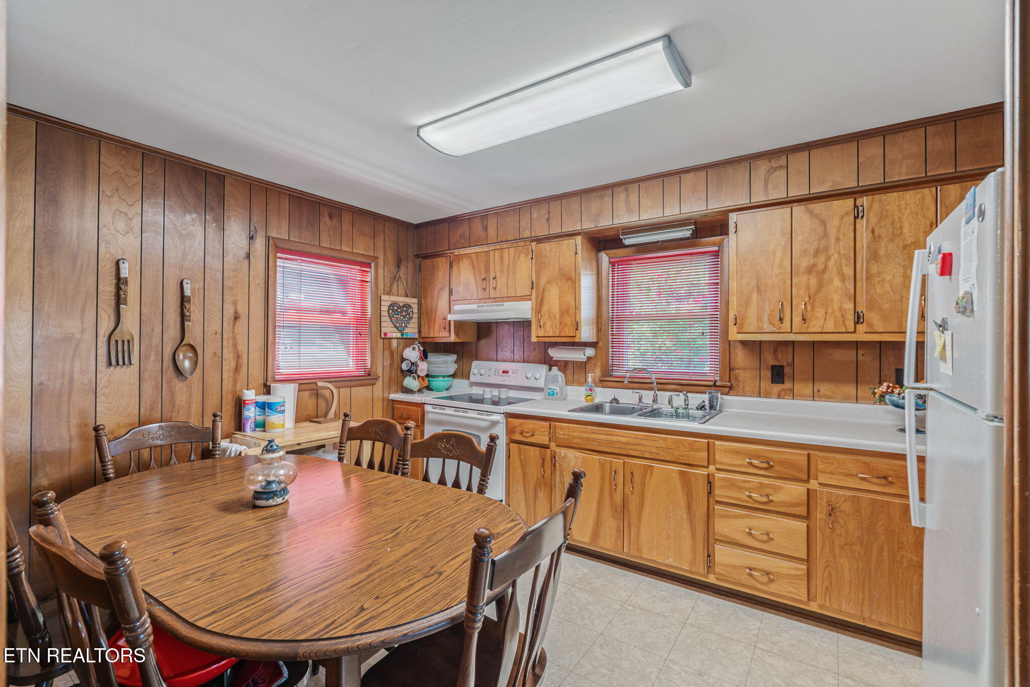 905 Cumberland Street Harriman TN 37748