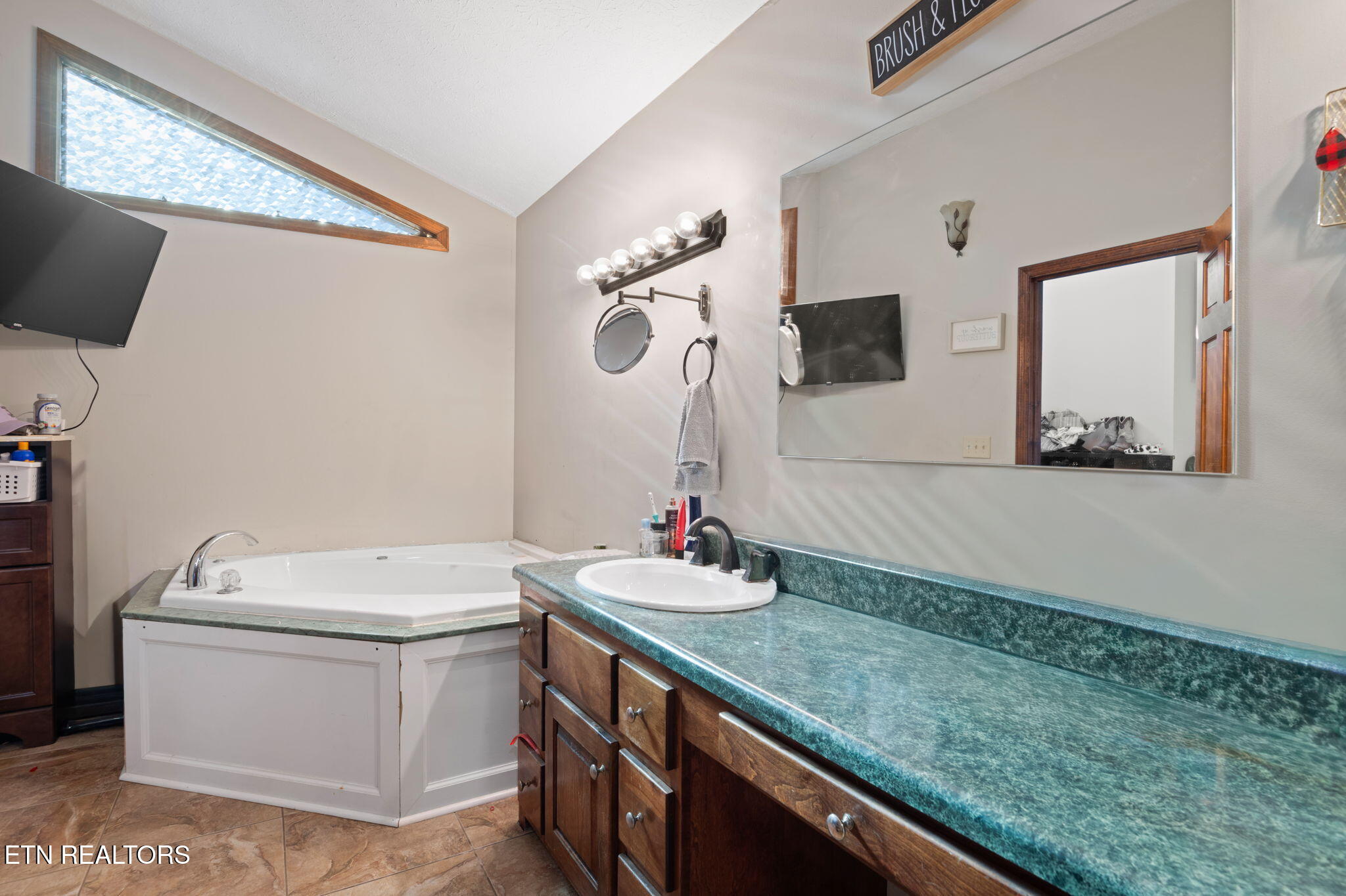 109 Cherry Lane Jacksboro TN 37757